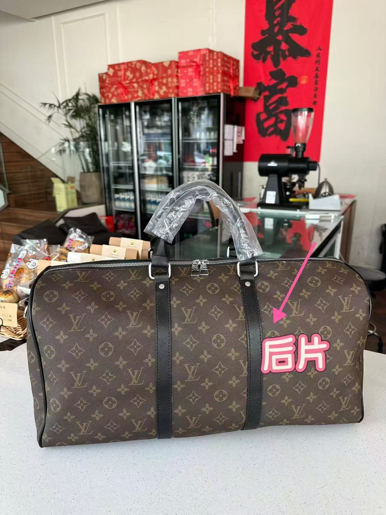 40$ LV 2122 Travelling bag size 52x24x16 cm 615356 BY3405 gallery