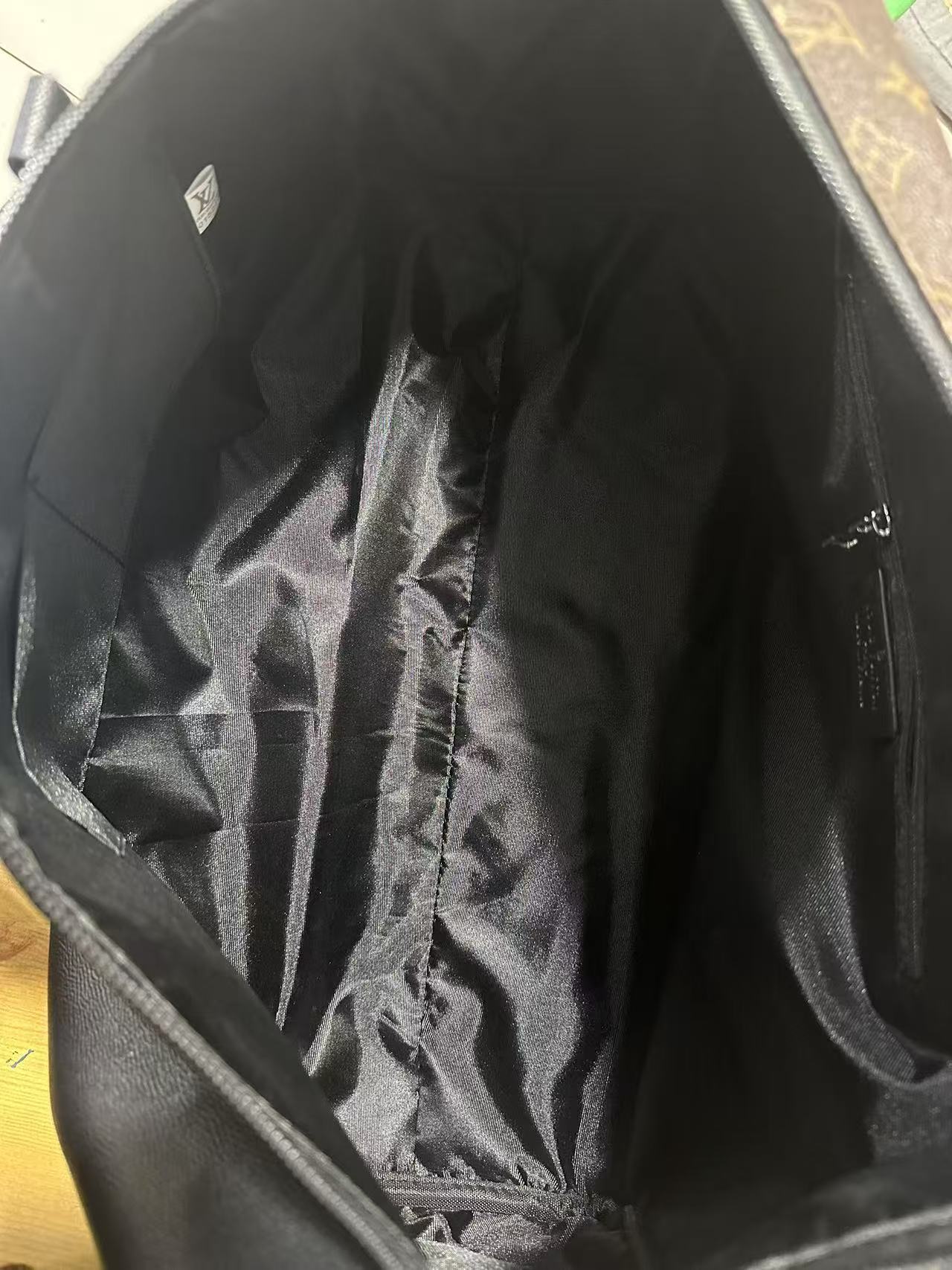 40$ LV 2122 Travelling bag size 52x24x16 cm 615356 BY3405 gallery