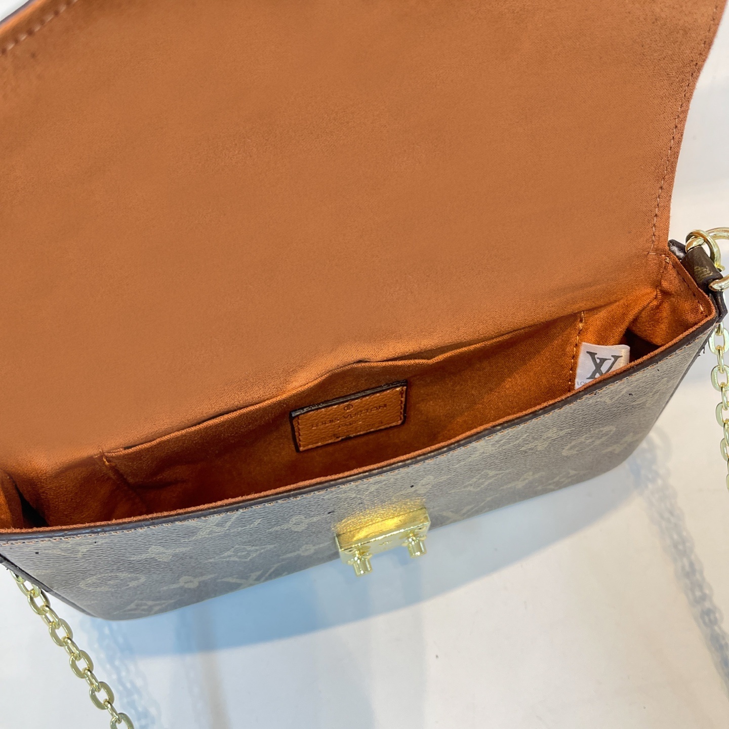 40$ LV Shoulder bag size 21x13x3cm 112610 BYA959 gallery