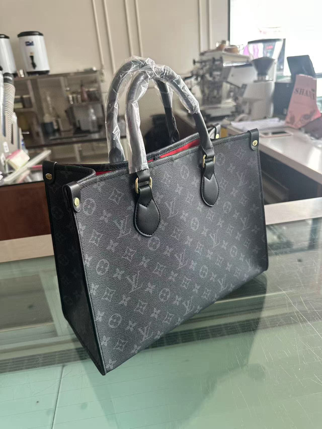 40$ Lv pu Tote bag size 35X27X15 CM 013770 DX710 gallery