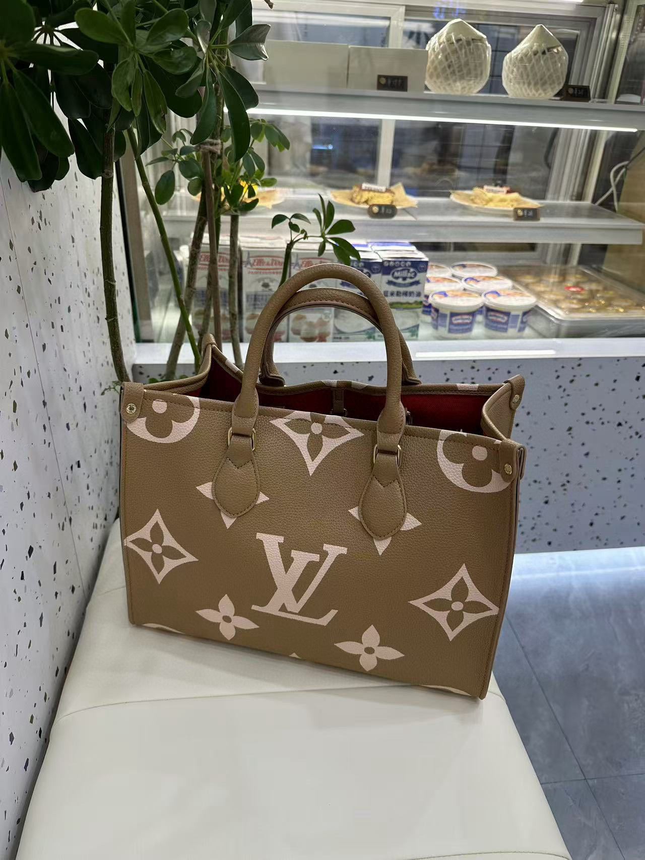 40$ dh LV 7017 Shoulder bag size 35X27X15 cm 31564024707 DX524 gallery