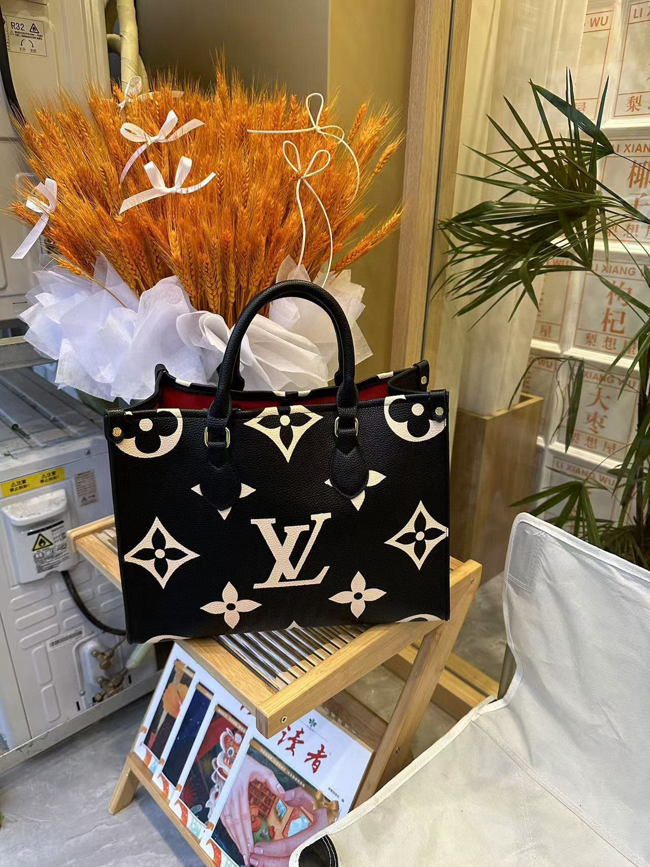 40$ dh LV 7017 Shoulder bag size 35X27X15 cm 31564024707 DX524 gallery