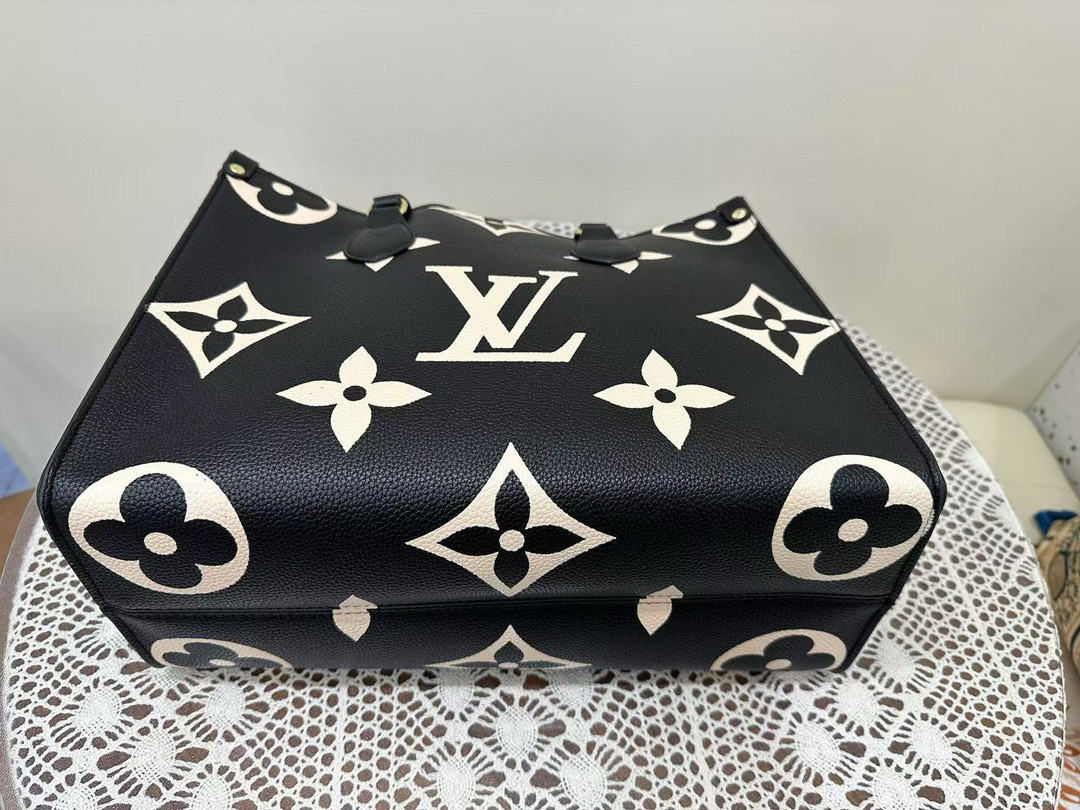 40$ dh LV 7017 Shoulder bag size 35X27X15 cm 31564024707 DX524 gallery