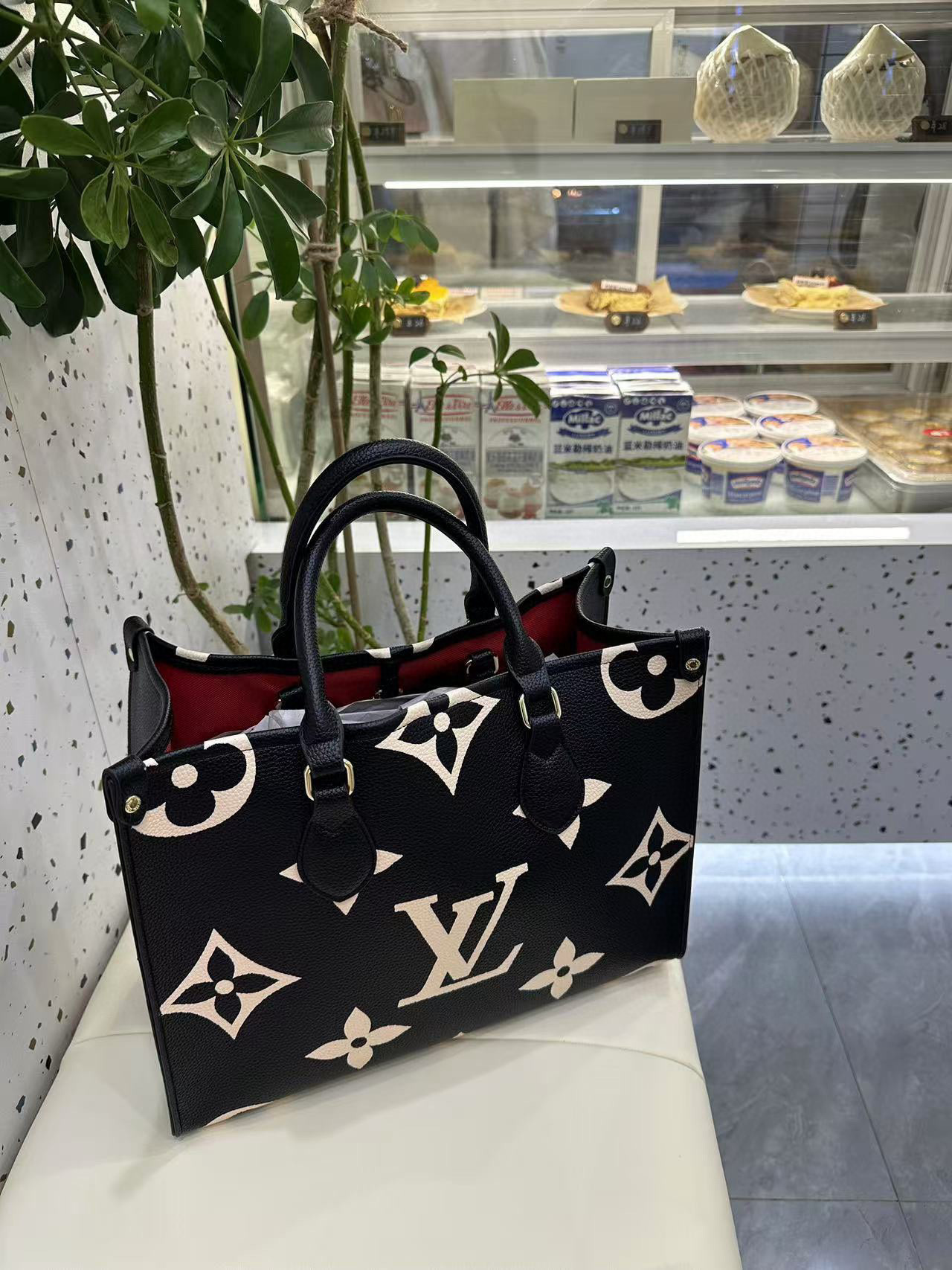 40$ dh LV 7017 Shoulder bag size 35X27X15 cm 31564024707 DX524 gallery