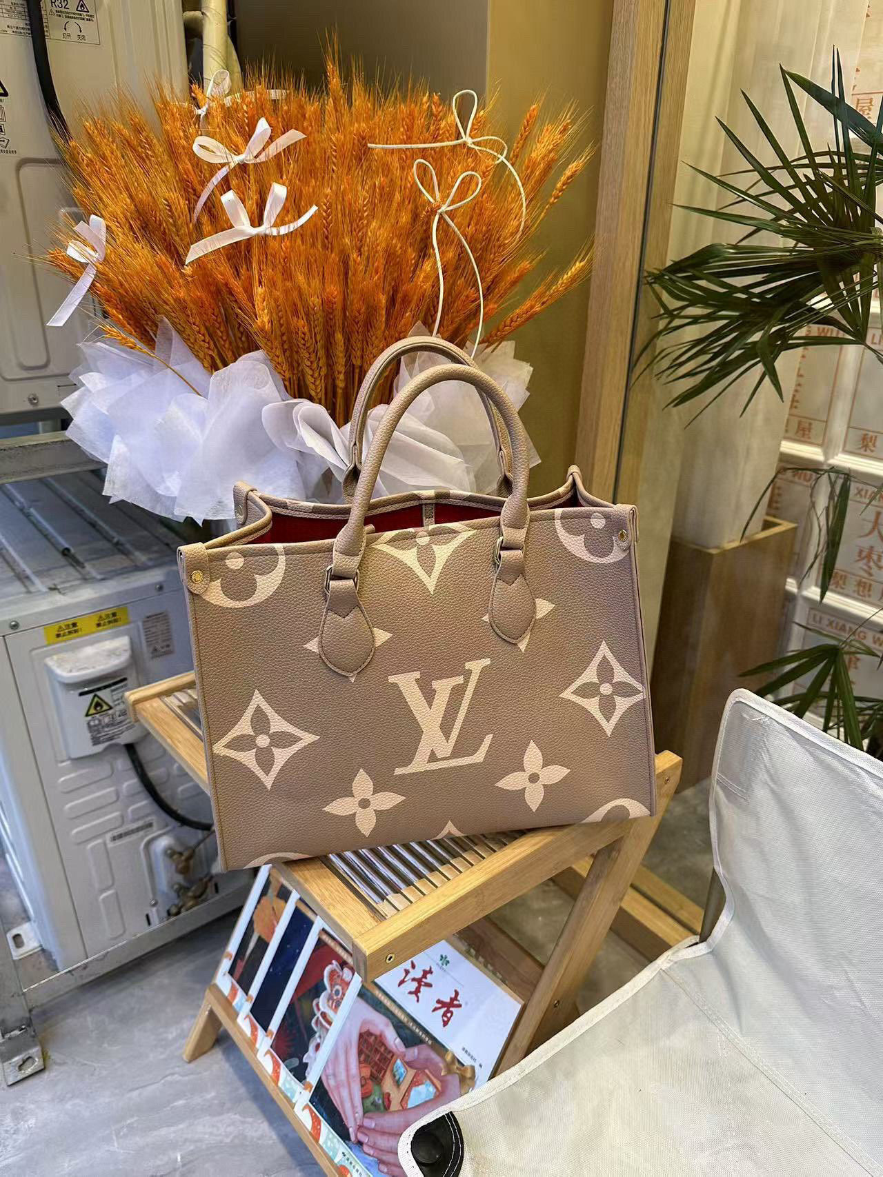 40$ dh LV 7017 Shoulder bag size 35X27X15 cm 31564024707 DX524 gallery