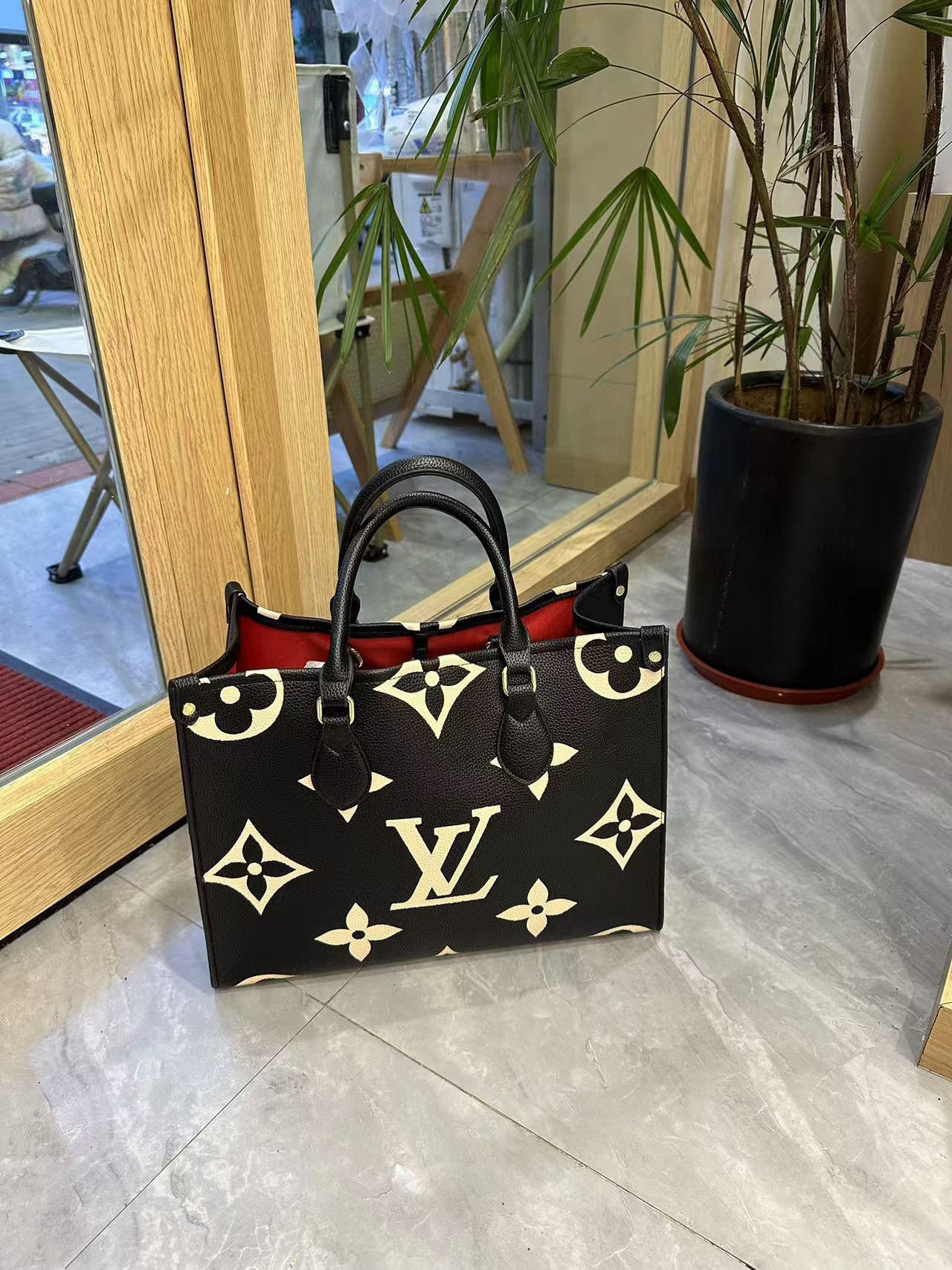 40$ dh LV 7017 Shoulder bag size 35X27X15 cm 31564024707 DX524 gallery