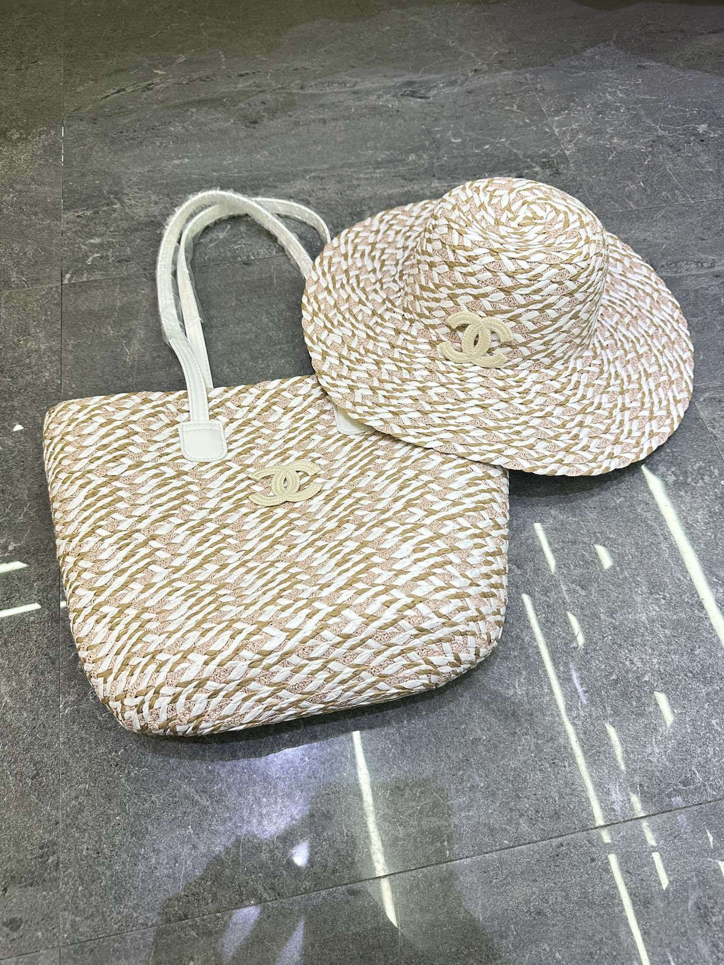 41$ CHANEL Beach hat set 317970 BR2150 gallery