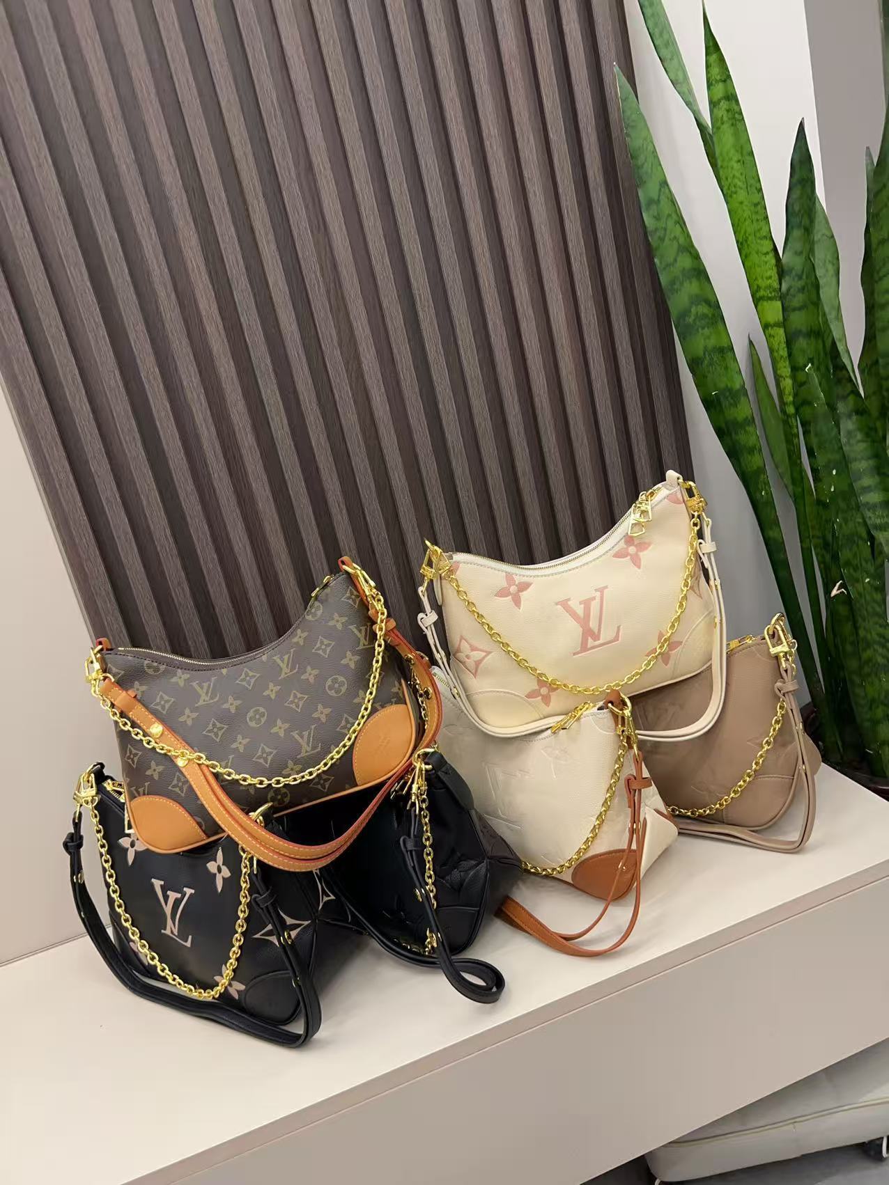 41$ LV Shoulder bag size 26x15x10 310730 BYA575 gallery