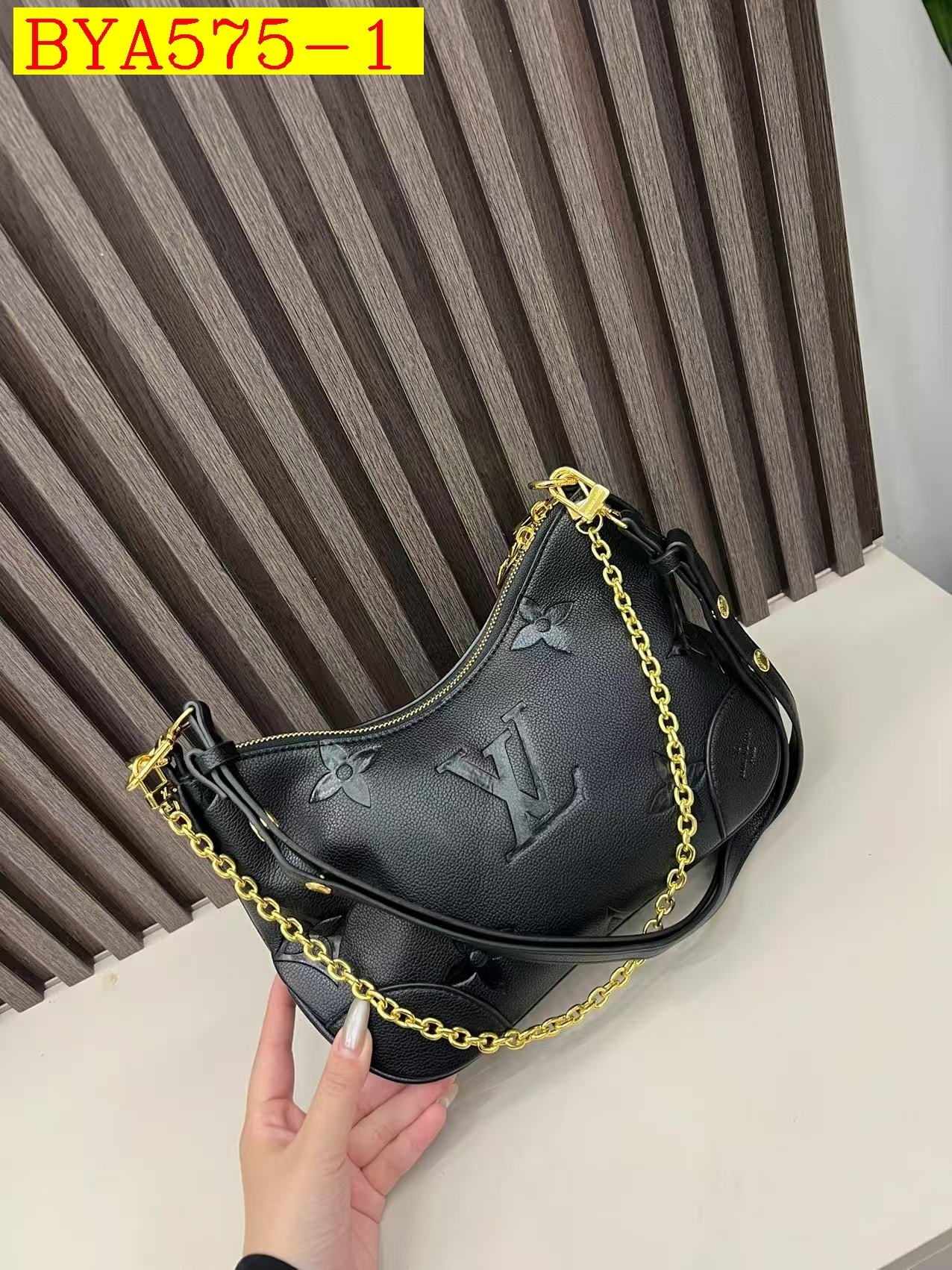 41$ LV Shoulder bag size 26x15x10 310730 BYA575 gallery