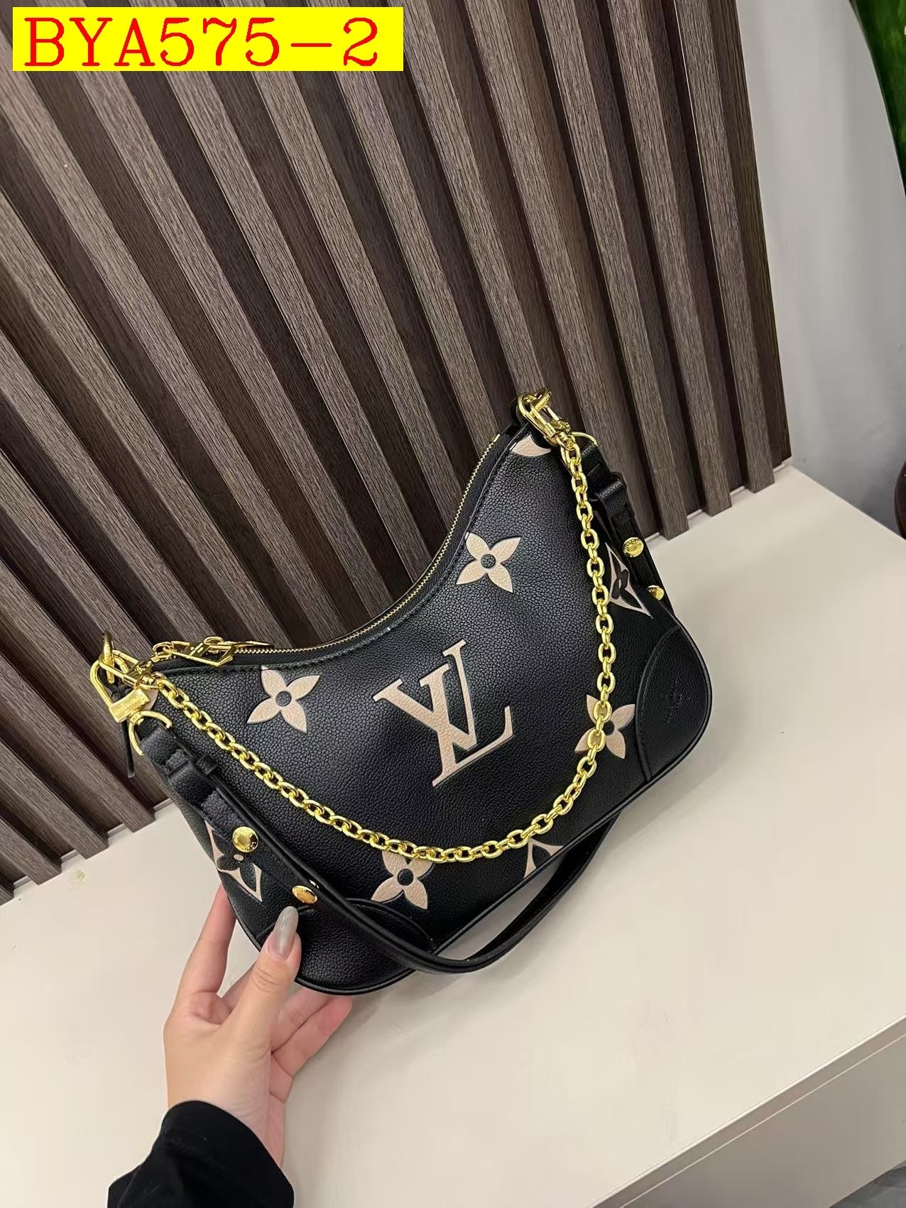 41$ LV Shoulder bag size 26x15x10 310730 BYA575 gallery