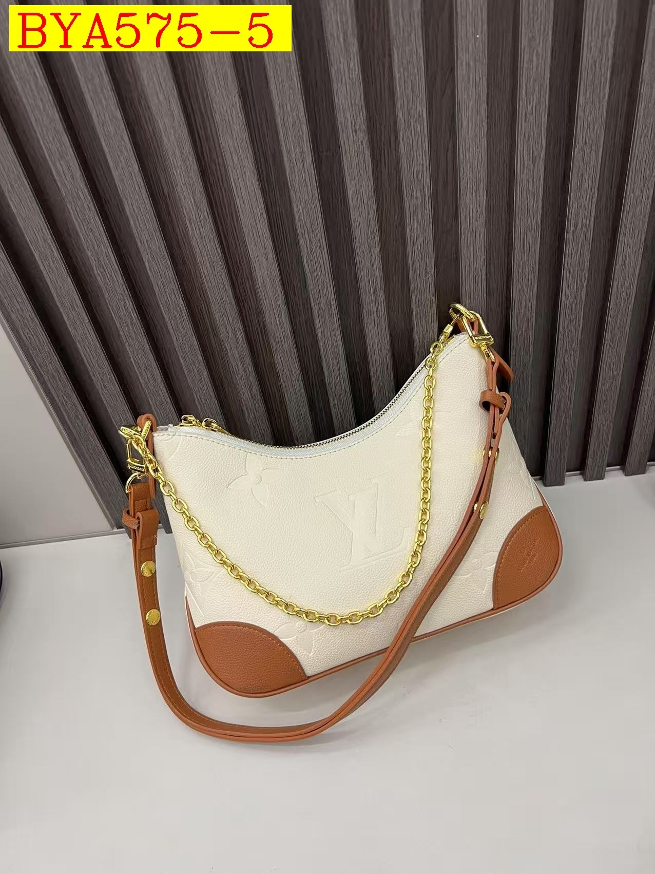 41$ LV Shoulder bag size 26x15x10 310730 BYA575 gallery