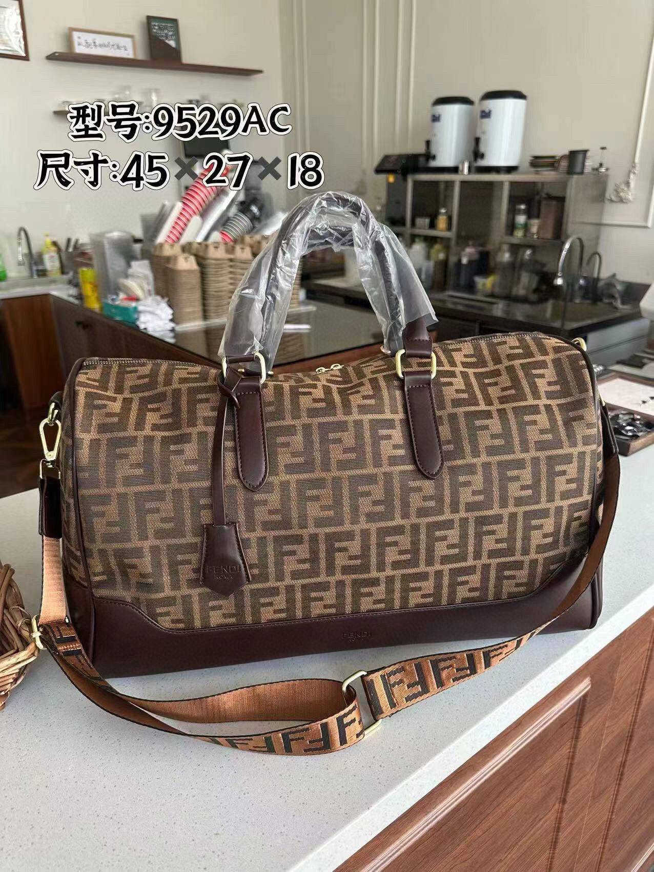 41$ dh FENDI 9529 Travelling bag size 45X27X18 cm 41572024910 DX646 gallery