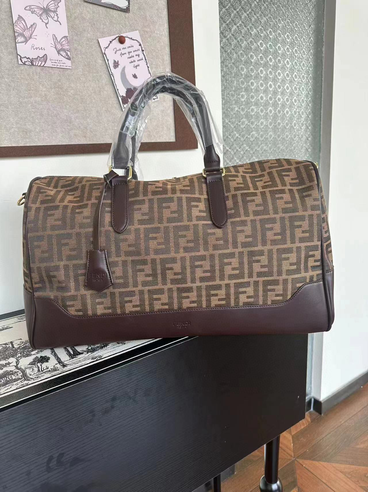 41$ dh FENDI 9529 Travelling bag size 45X27X18 cm 41572024910 DX646 gallery