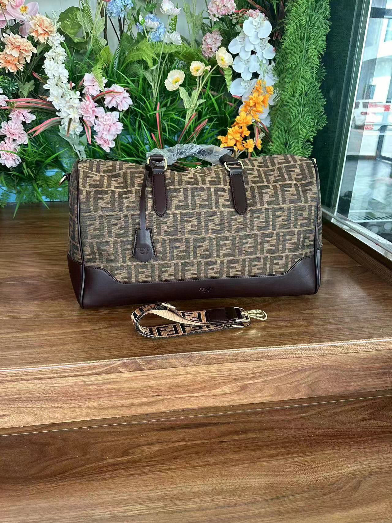 41$ dh FENDI 9529 Travelling bag size 45X27X18 cm 41572024910 DX646 gallery