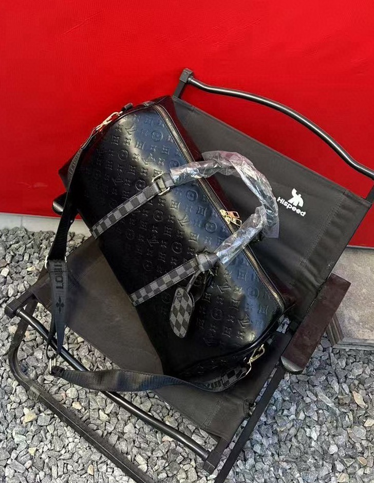 41$ dh LV 34613 PU Travelling bag size 45X29X18 cm 91675024910 DX632 gallery