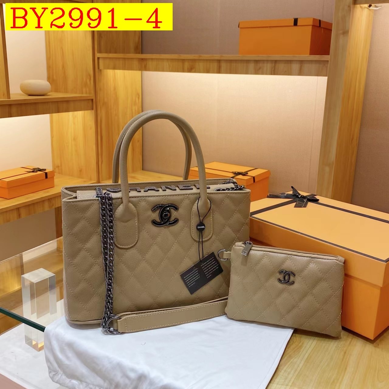 42$ CHANEL 111 Tote bag size 33x21x14 cm 812534 BY2991 gallery