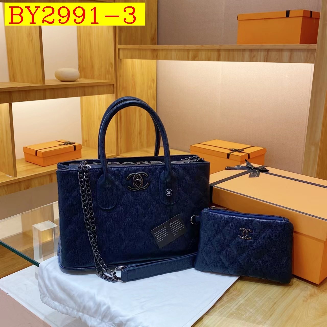 42$ CHANEL 111 Tote bag size 33x21x14 cm 812534 BY2991 gallery
