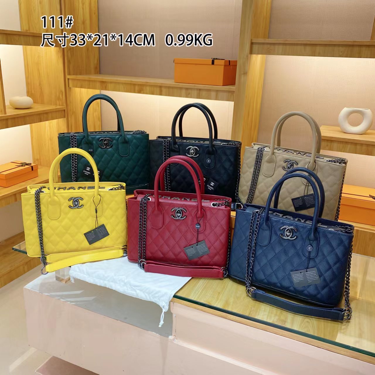 42$ CHANEL 111 Tote bag size 33x21x14 cm 812534 BY2991 gallery