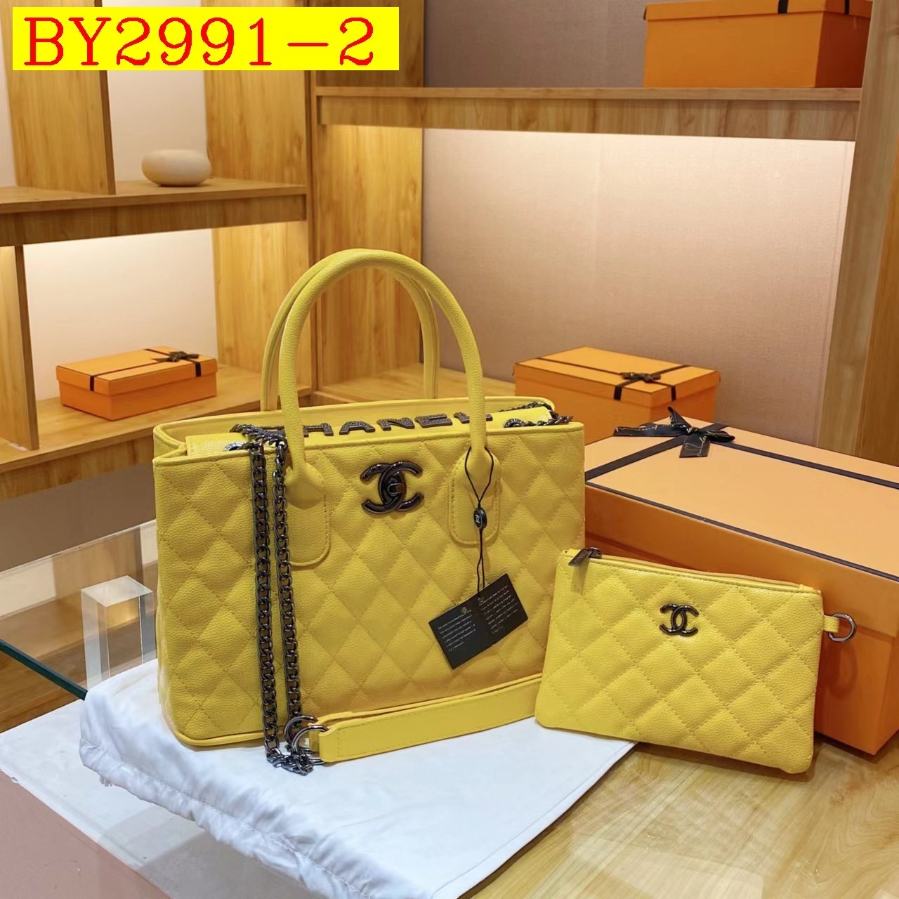 42$ CHANEL 111 Tote bag size 33x21x14 cm 812534 BY2991 gallery