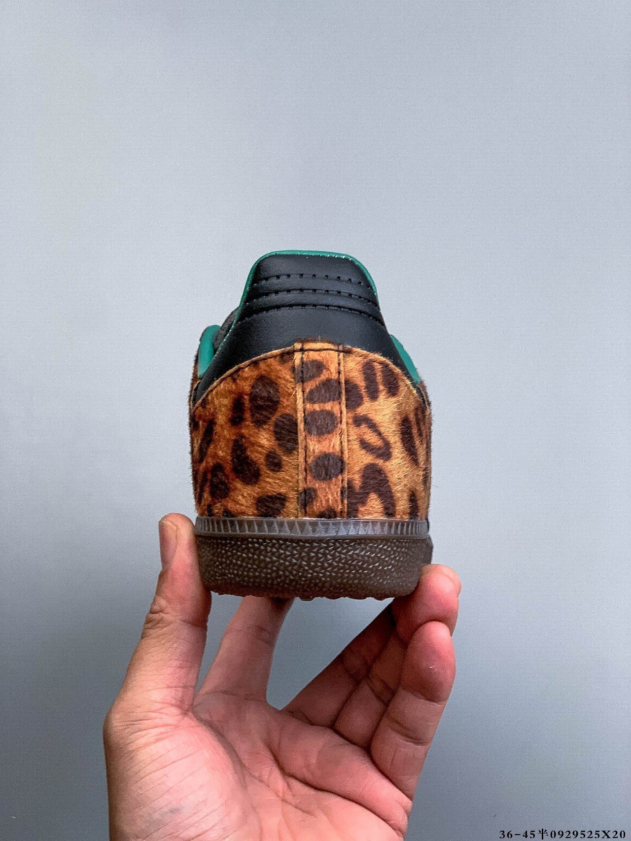 43$ Adidas Samba OG Size 36-45 half 726090 QT1386 gallery