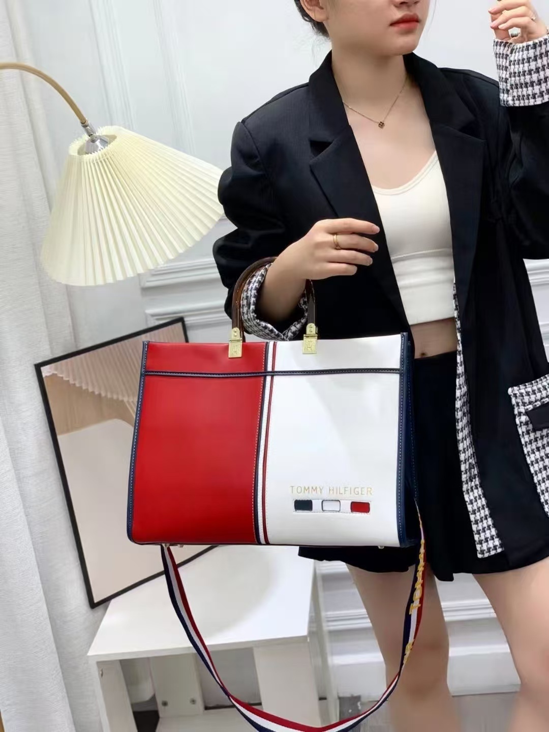 43$ TOMMY HILFIGER 8677 Tote bag size 38X15X29 cm 212900 BR2124 gallery