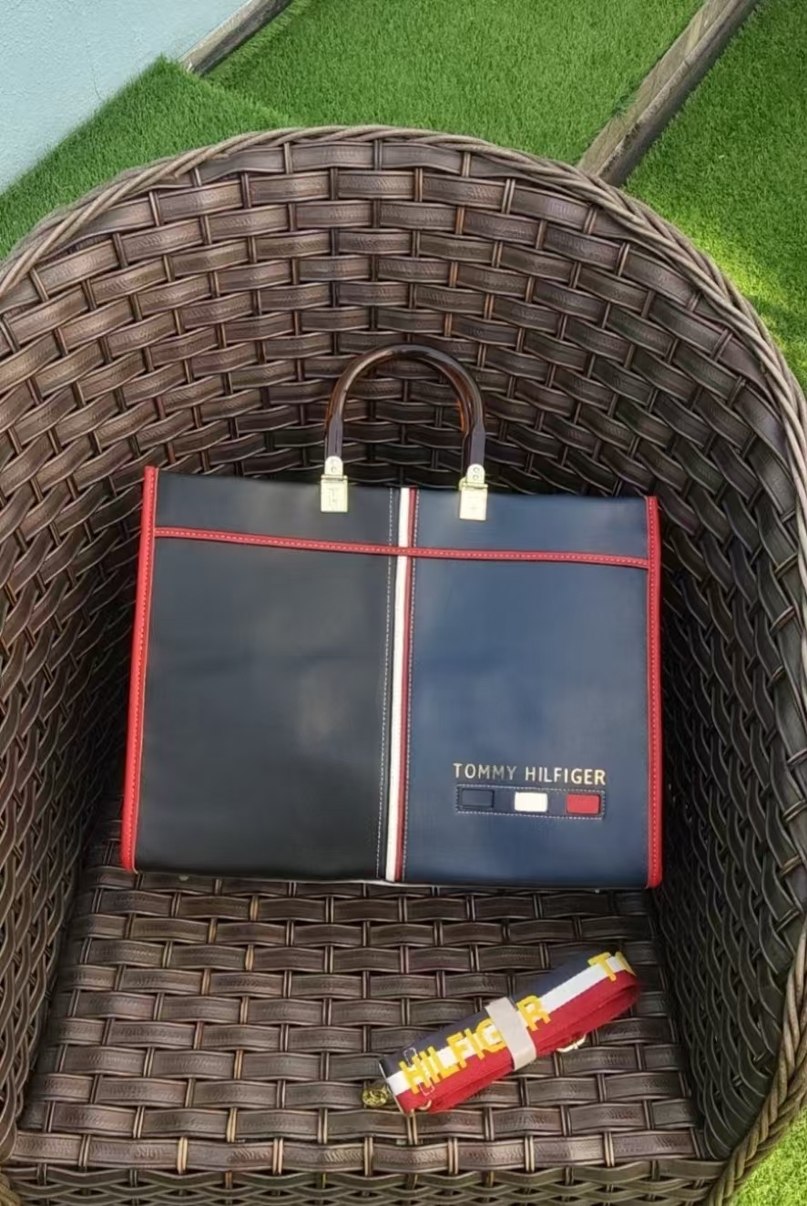 43$ TOMMY HILFIGER 8677 Tote bag size 38X15X29 cm 212900 BR2124 gallery