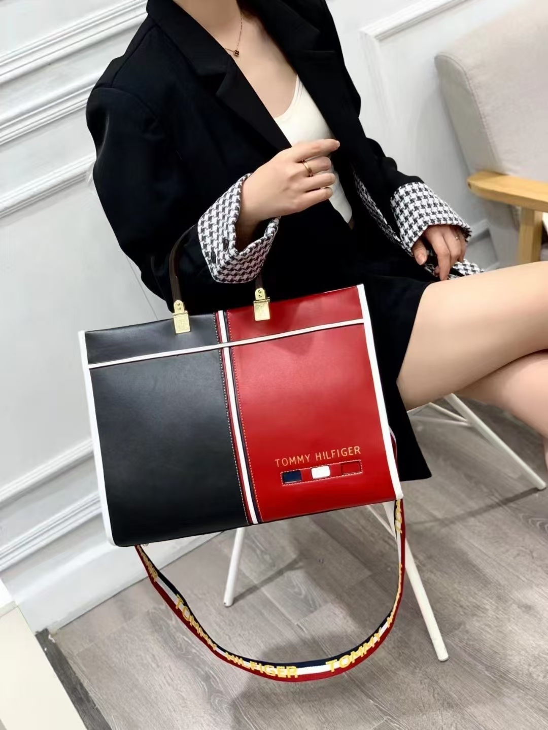 43$ TOMMY HILFIGER 8677 Tote bag size 38X15X29 cm 212900 BR2124 gallery