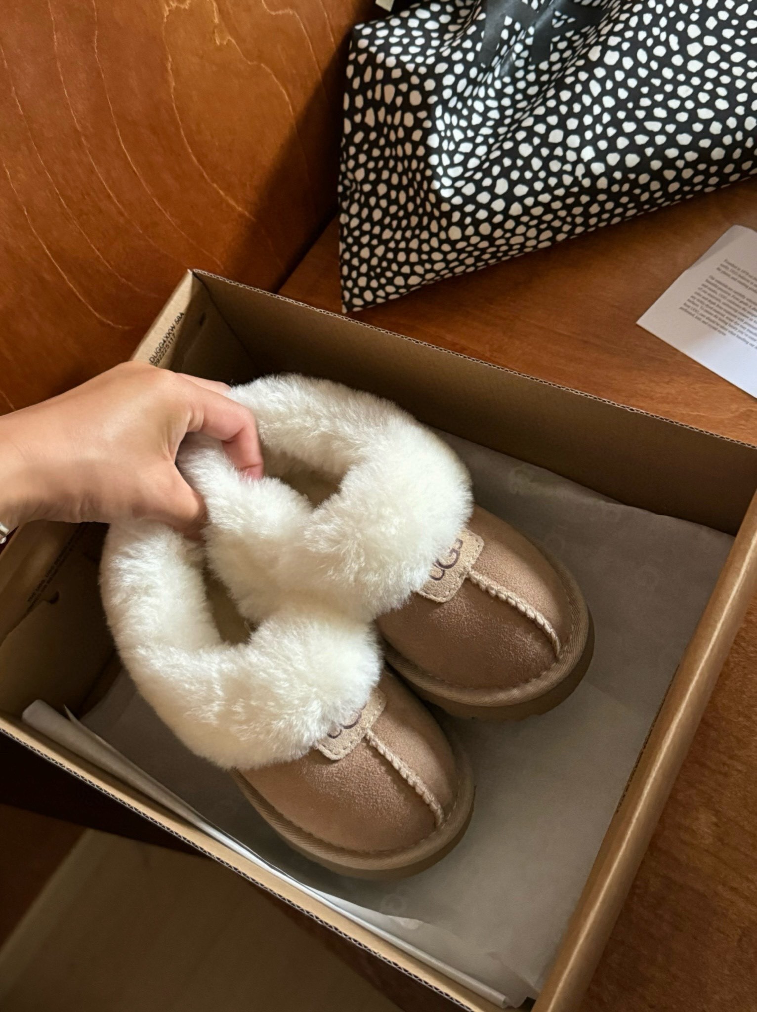 43$ Top Quality UGG mini Leather Wool for kids size 25-34 126200 UG290 gallery