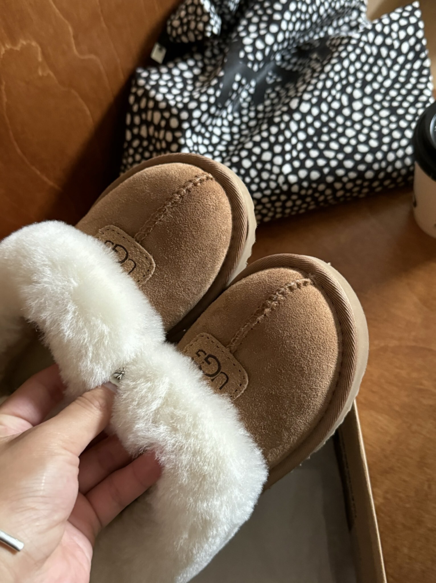 43$ Top Quality UGG mini Leather Wool for kids size 25-34 126200 UG290 gallery
