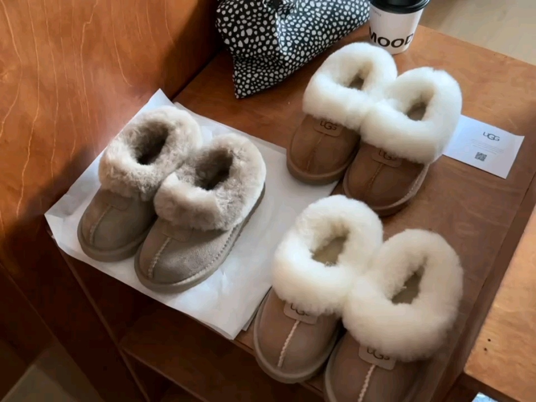 43$ Top Quality UGG mini Leather Wool for kids size 25-34 126200 UG290 gallery
