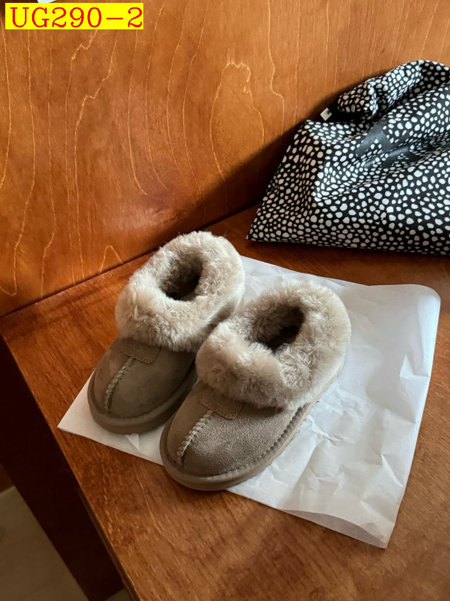 43$ Top Quality UGG mini Leather Wool for kids size 25-34 126200 UG290 gallery