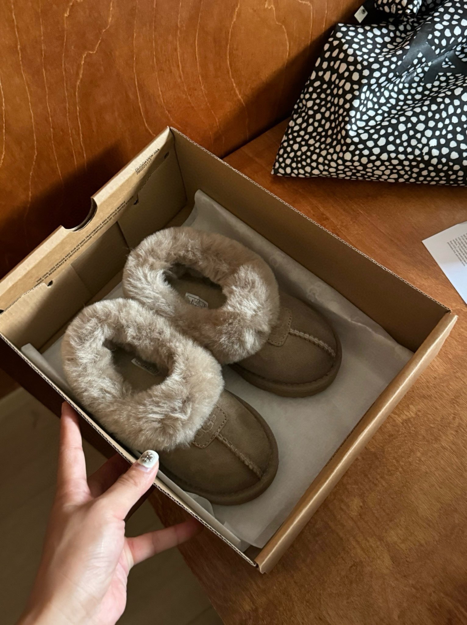 43$ Top Quality UGG mini Leather Wool for kids size 25-34 126200 UG290 gallery
