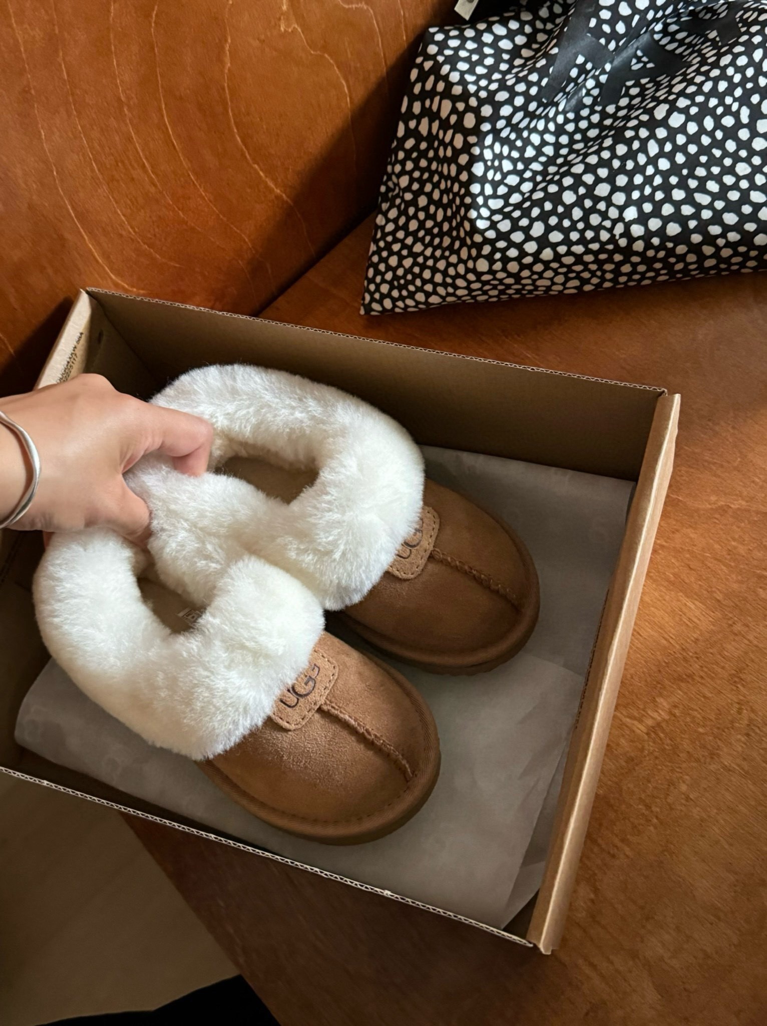 43$ Top Quality UGG mini Leather Wool for kids size 25-34 126200 UG290 gallery