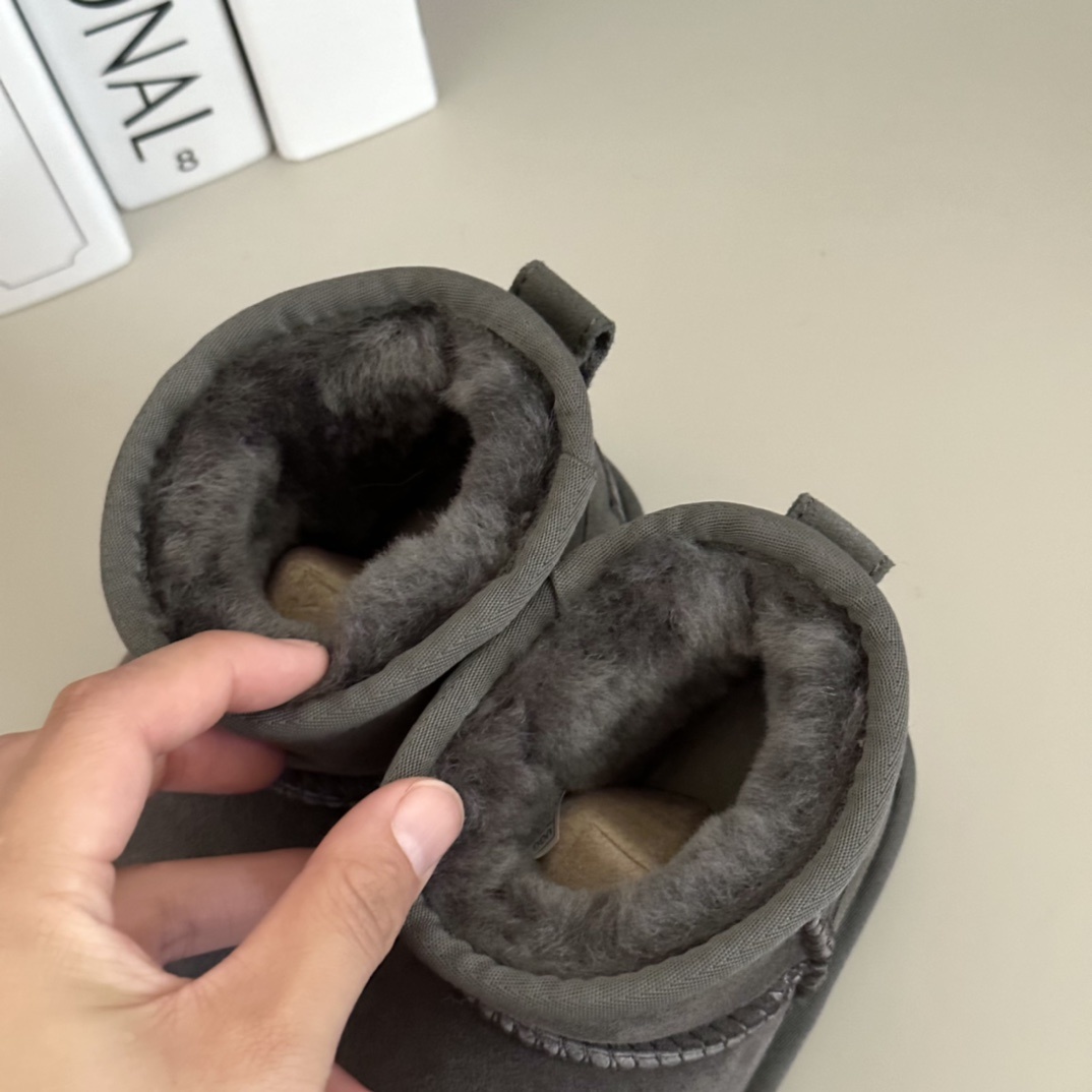 43$ Top Quality UGG mini Leather Wool for kids size 25-34 326240 UG291 gallery