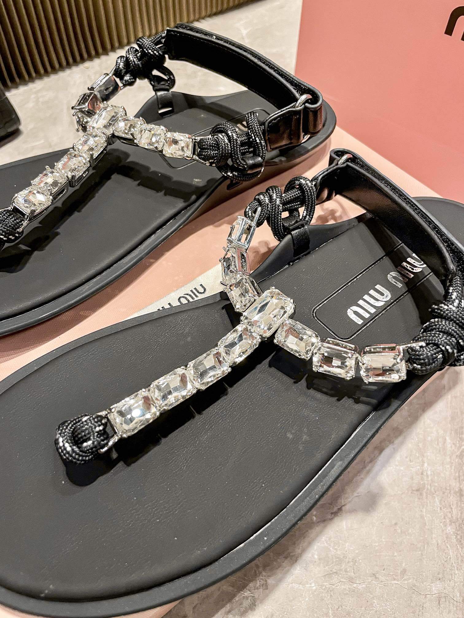 43$ miumiu show bdetails SIZE 35-40 92564034030 JDS5X24 gallery