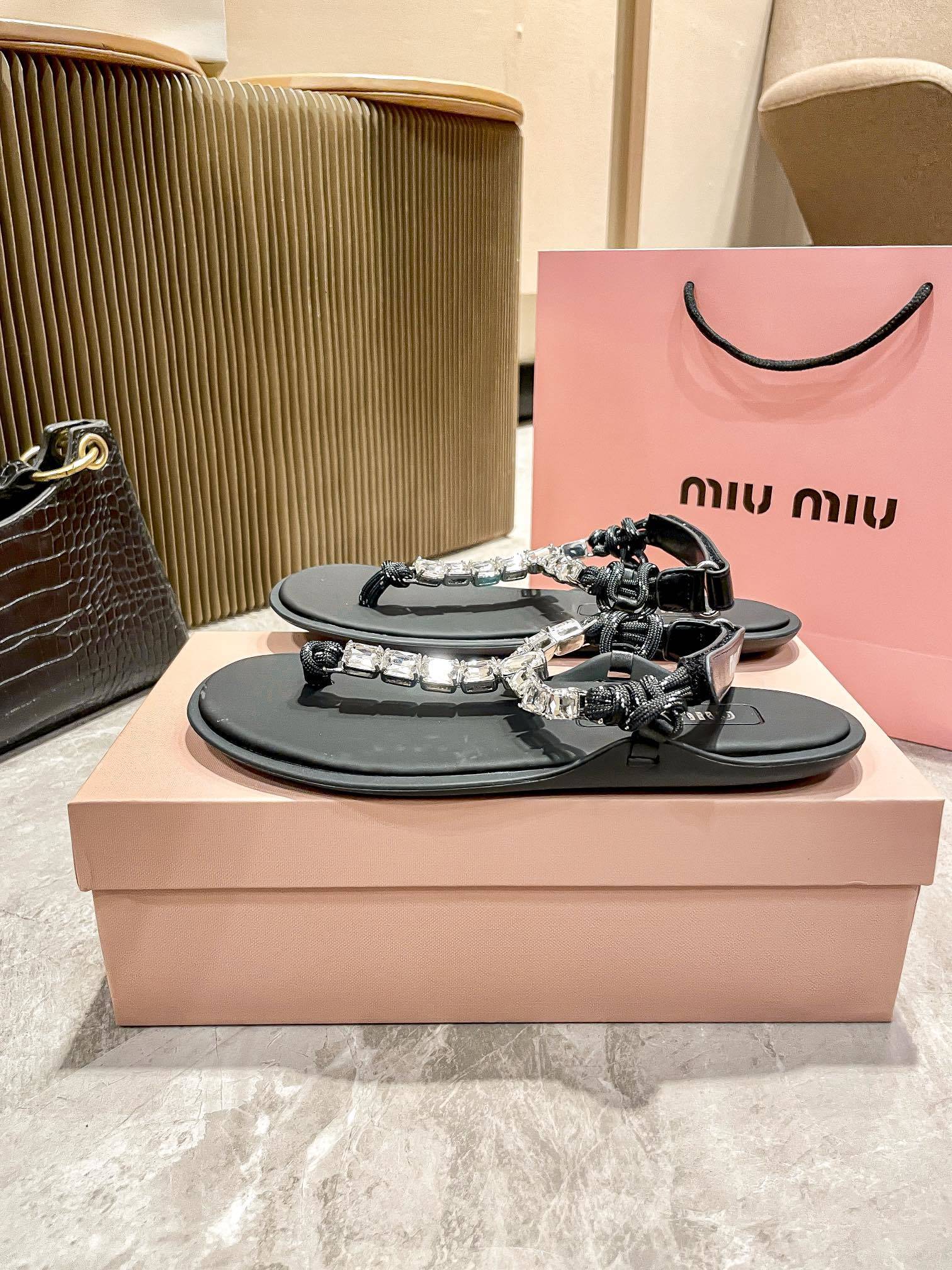 43$ miumiu show bdetails SIZE 35-40 92564034030 JDS5X24 gallery
