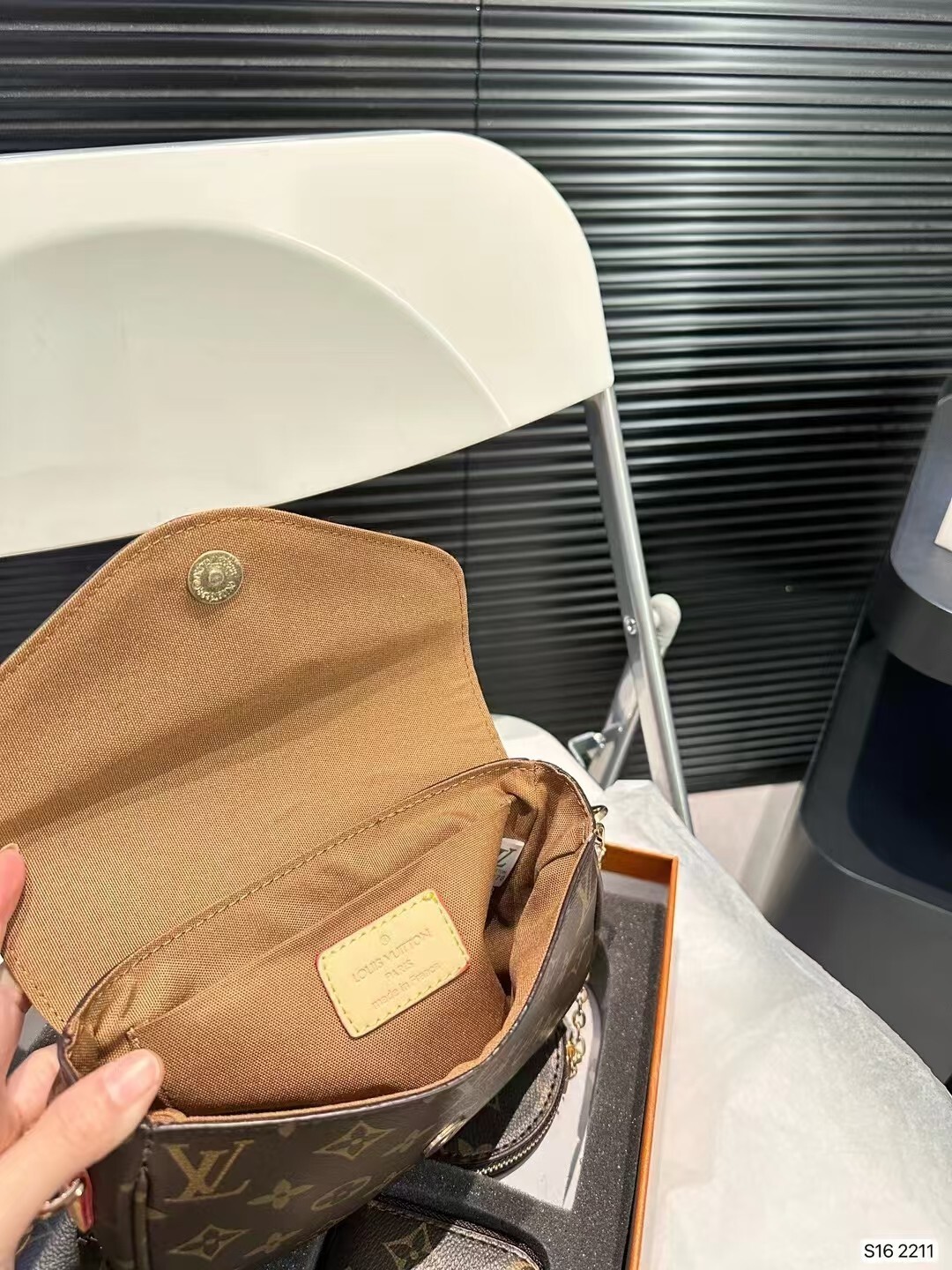 44$ LV Shoulder bag 327070 BY3537 gallery