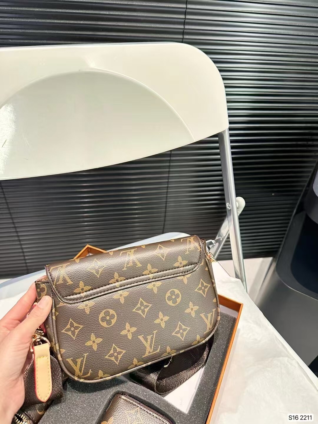 44$ LV Shoulder bag 327070 BY3537 gallery