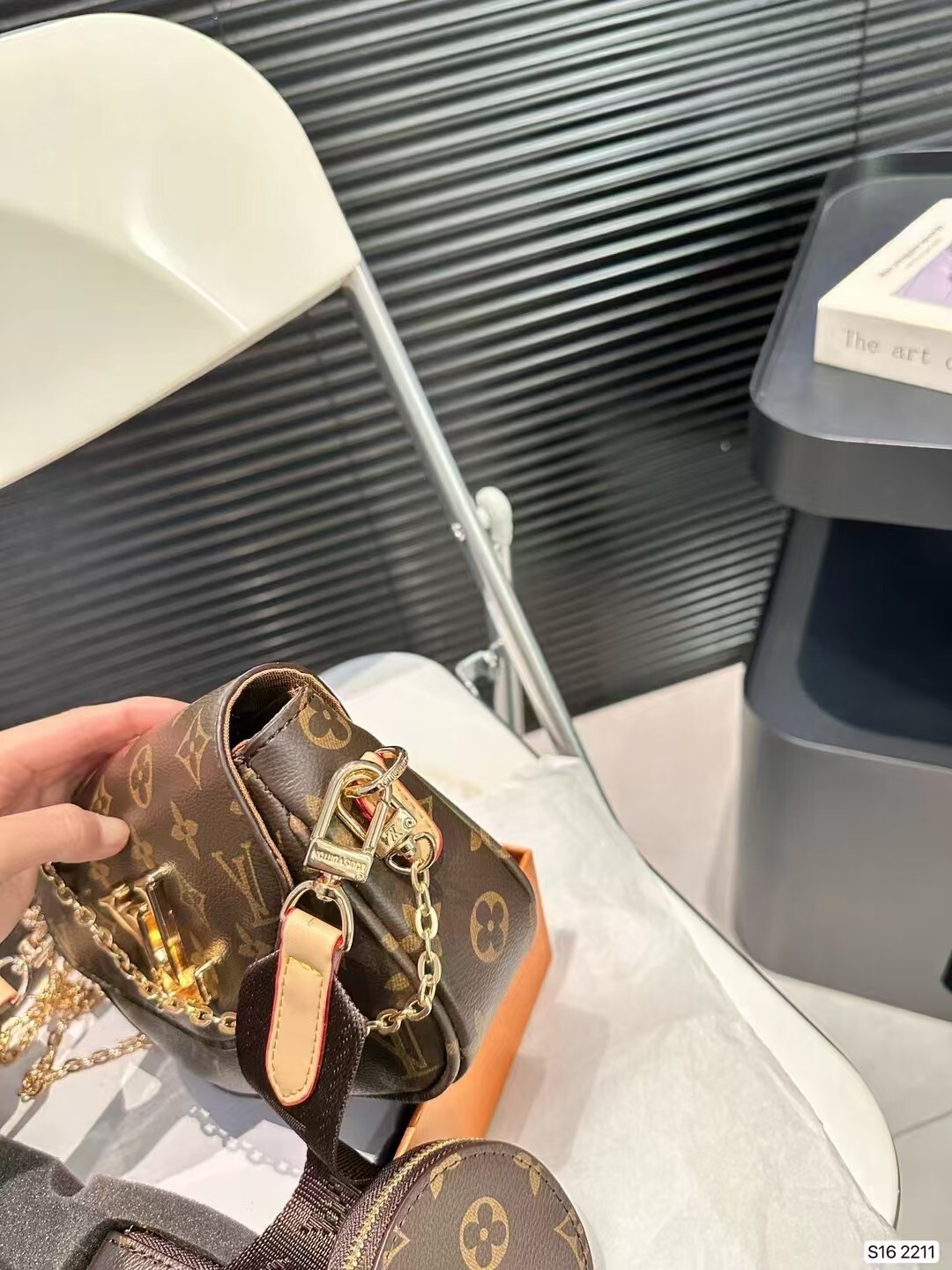 44$ LV Shoulder bag 327070 BY3537 gallery