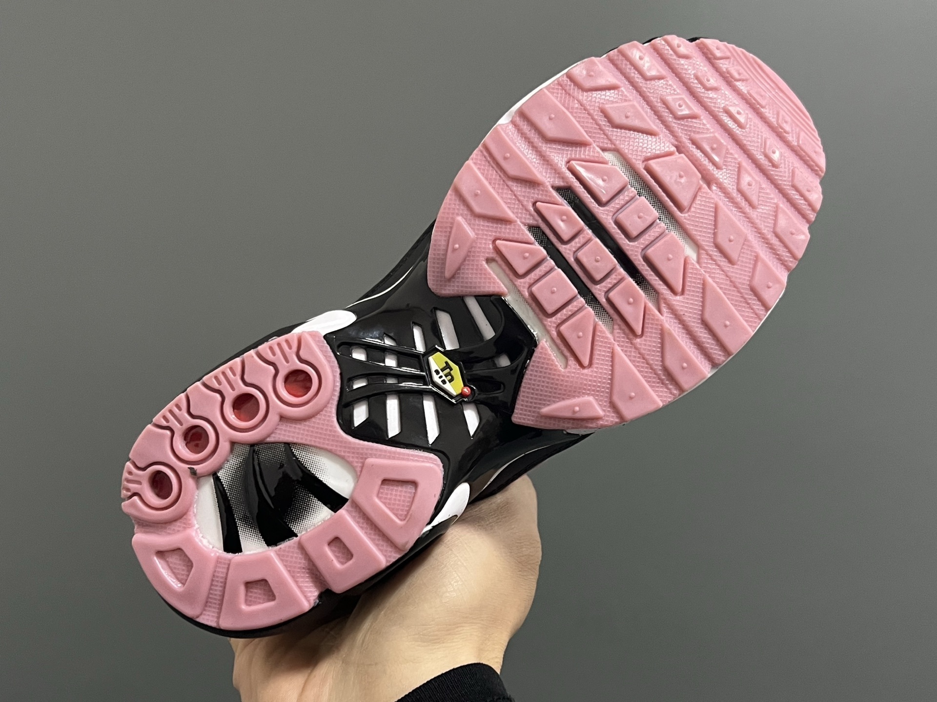 44$ Nike AIR MAX plus for kids size 28-35 528420 CDT220 gallery