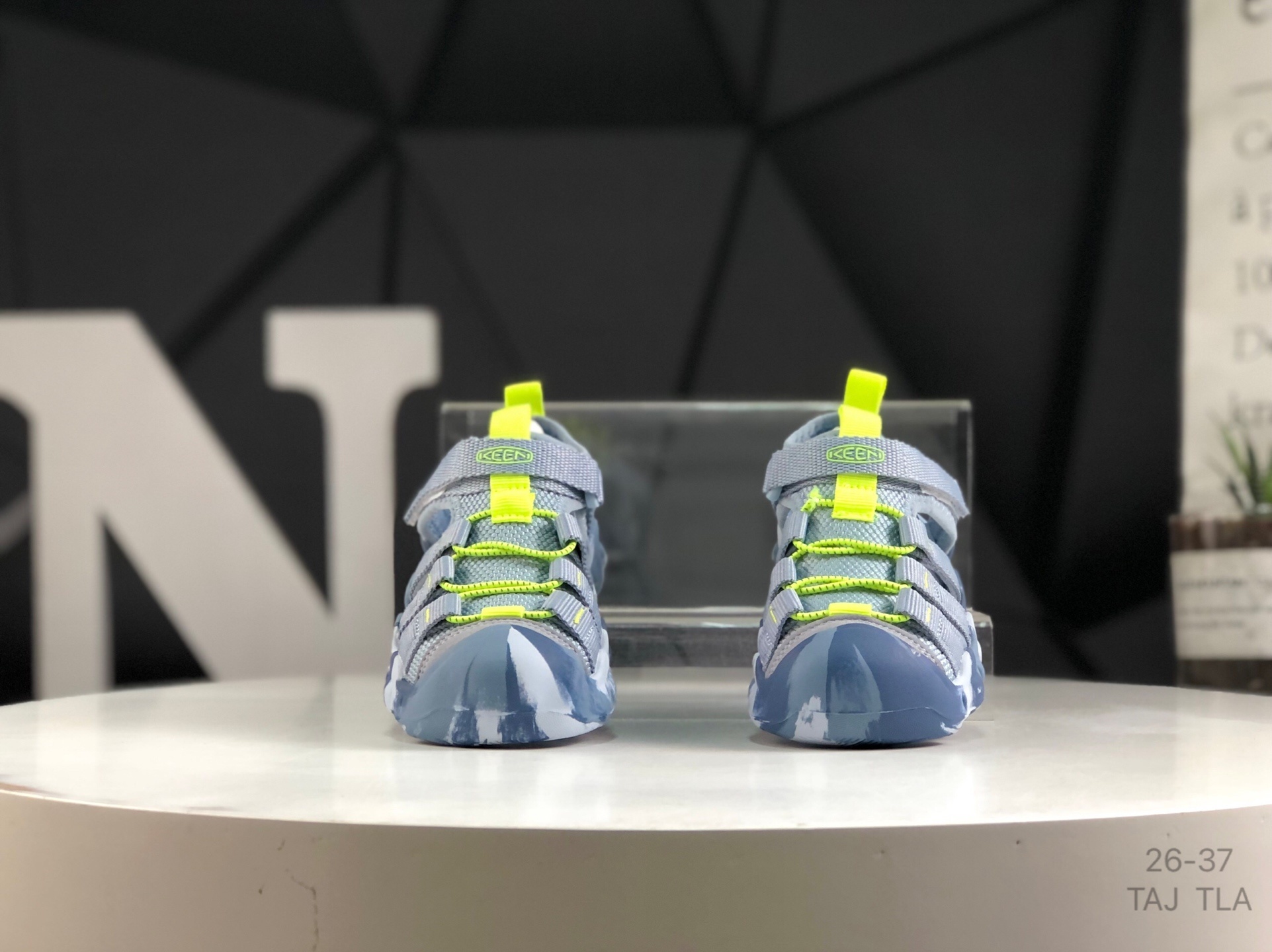 45$ Keen for kids size 26-36 729530 CDT116 gallery