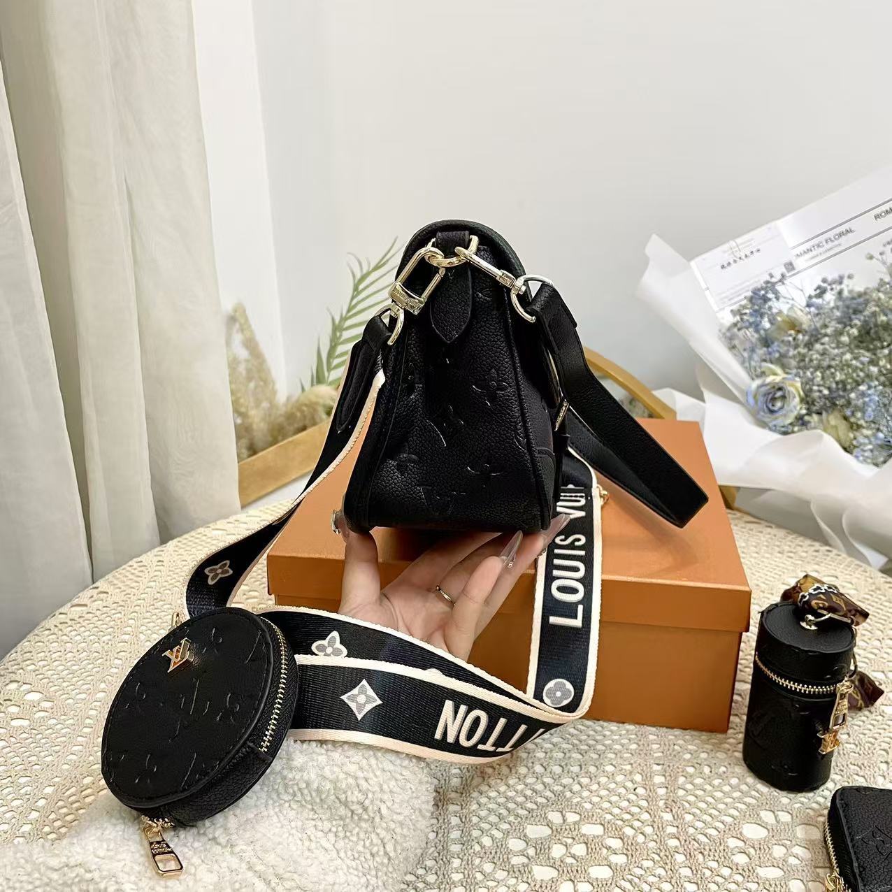 45$ LV Shoulder bag 924450 BY3541 gallery