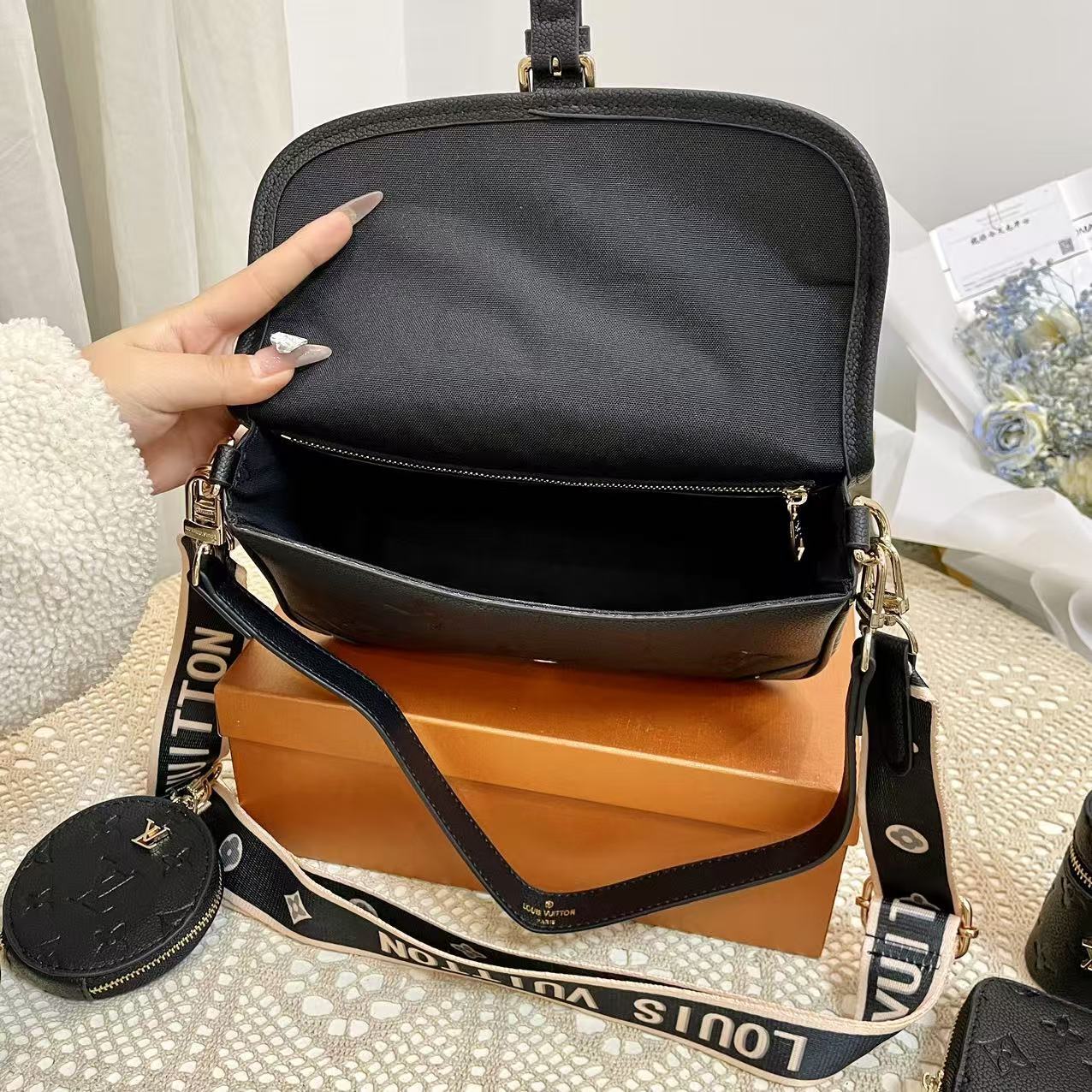 45$ LV Shoulder bag 924450 BY3541 gallery