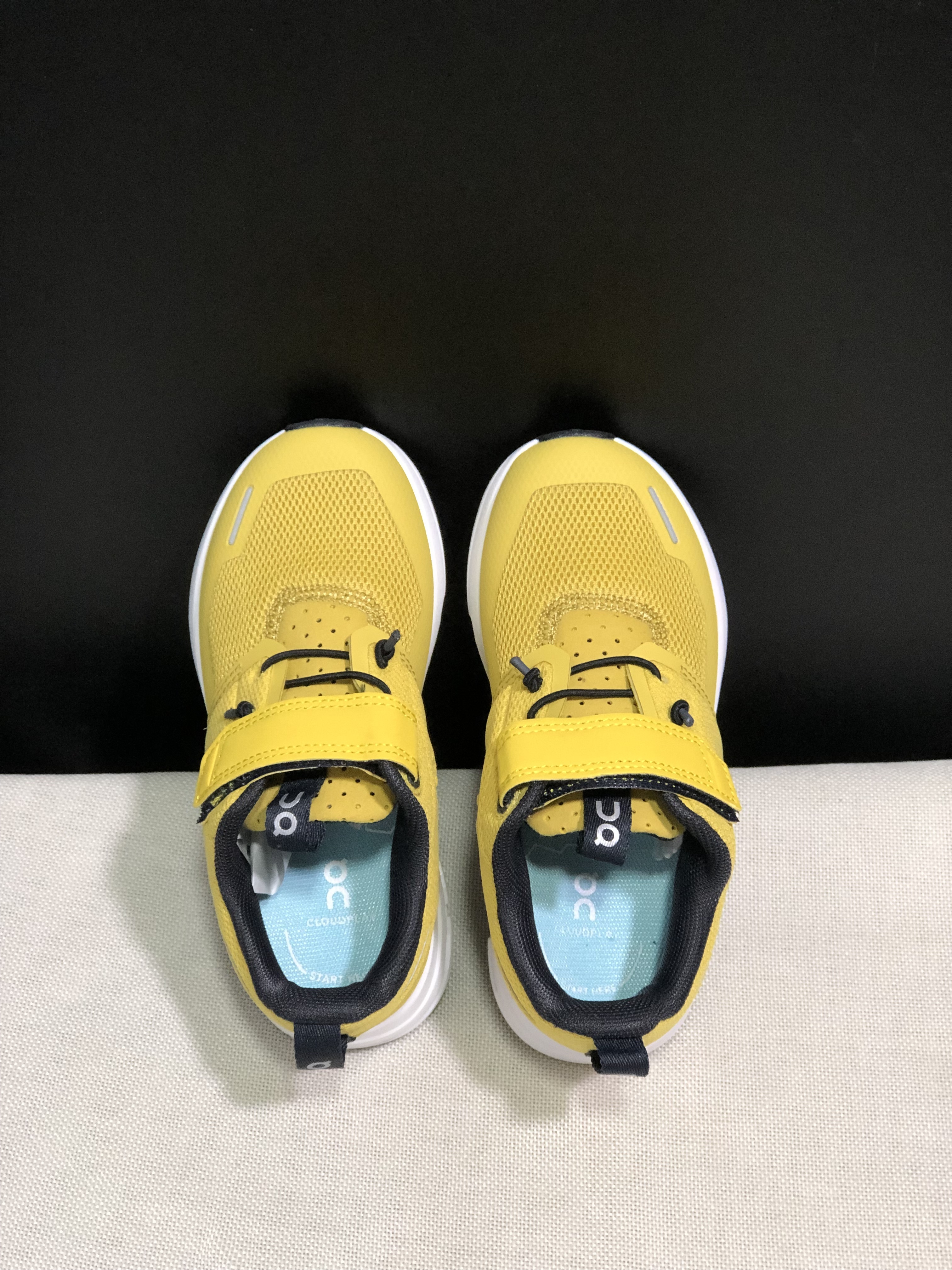 45$ dh ON cloud kids size 26-37 CD4 gallery