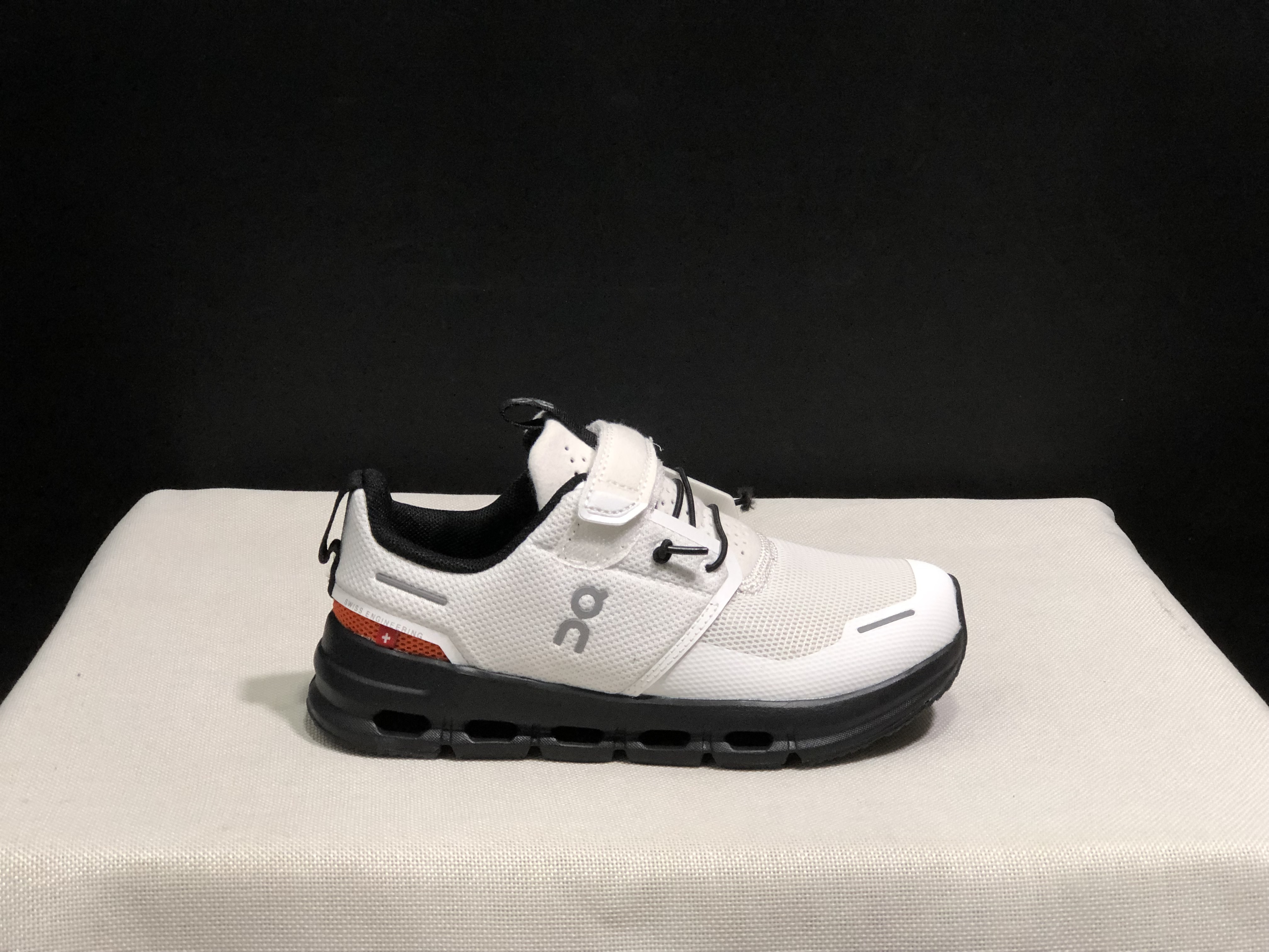 45$ dh On Cloud for kids size 26-35 CD2 gallery