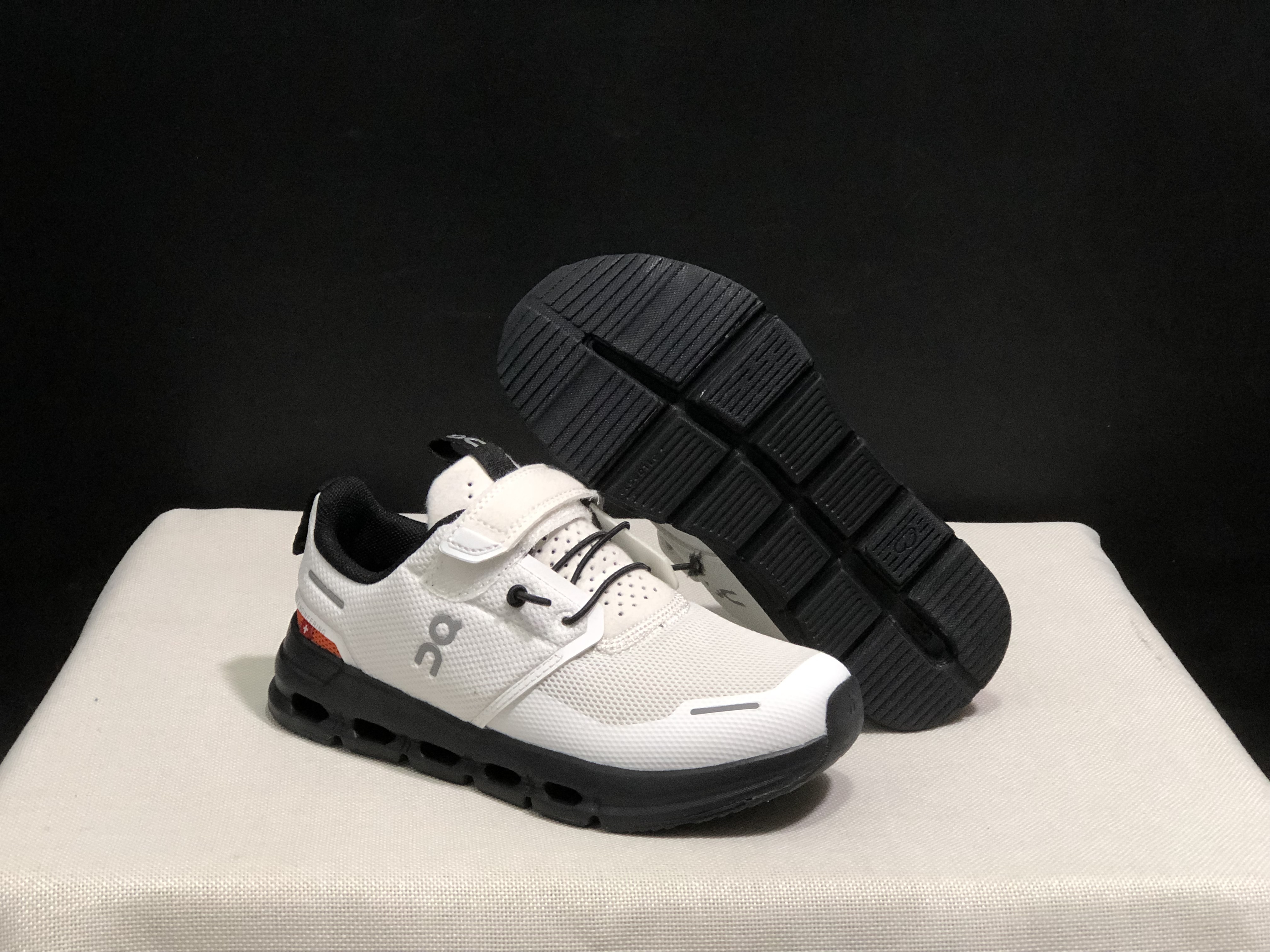 45$ dh On Cloud for kids size 26-35 CD2 gallery