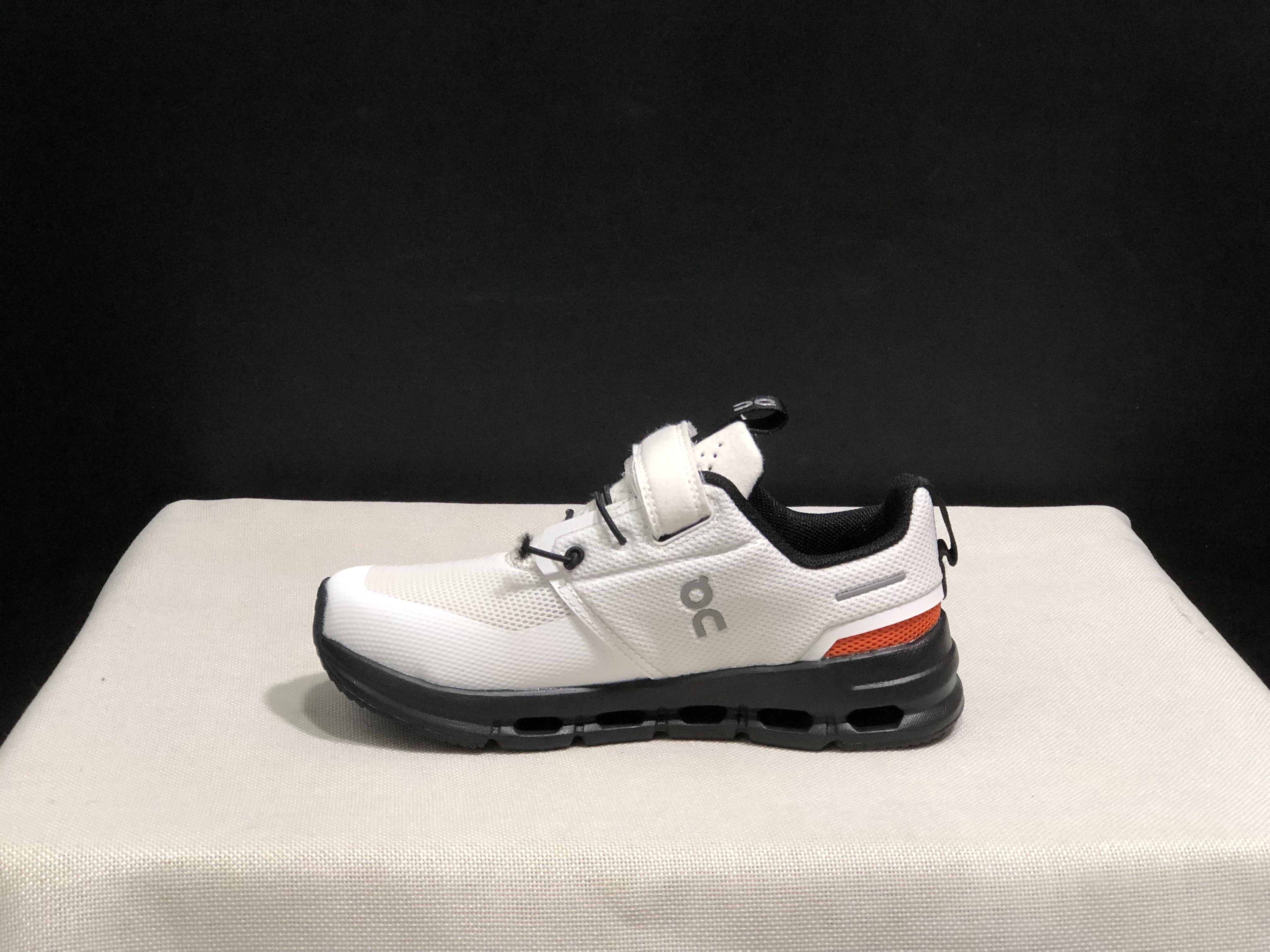 45$ dh On Cloud for kids size 26-35 CD2 gallery