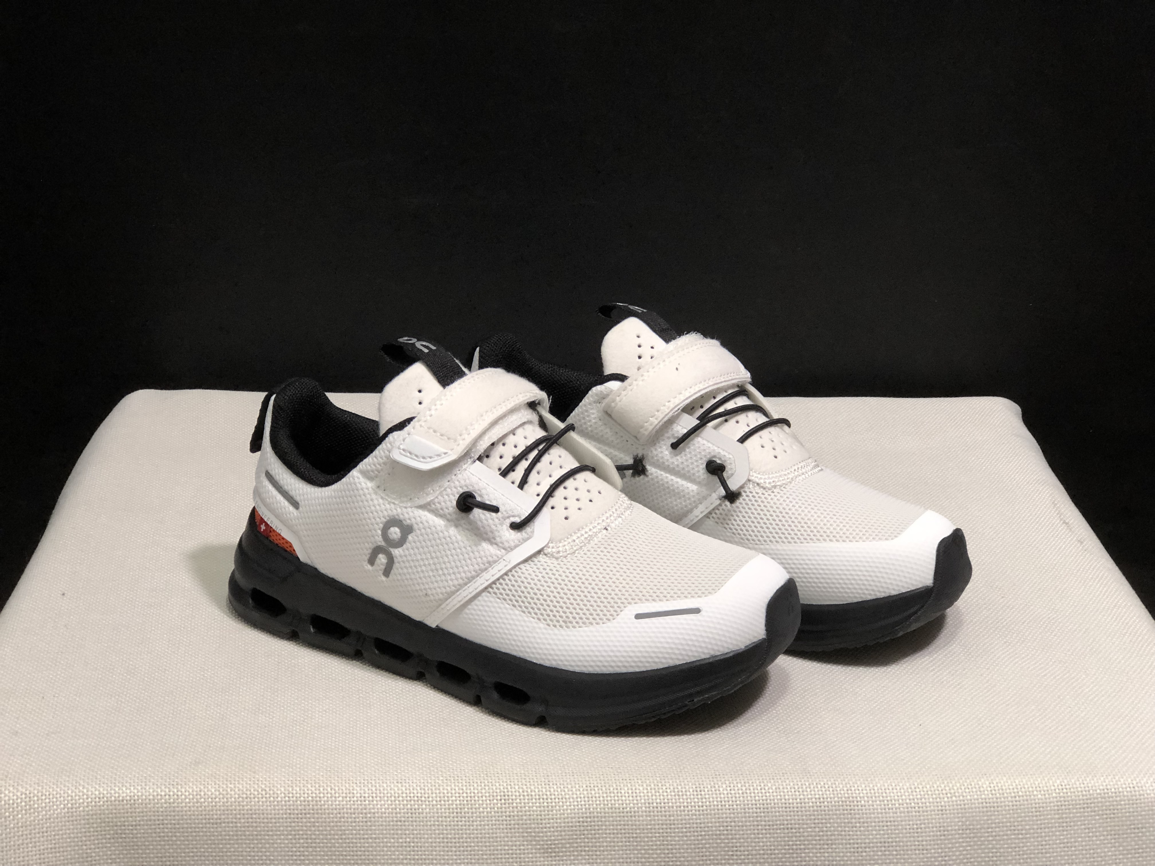 45$ dh On Cloud for kids size 26-35 CD2 gallery