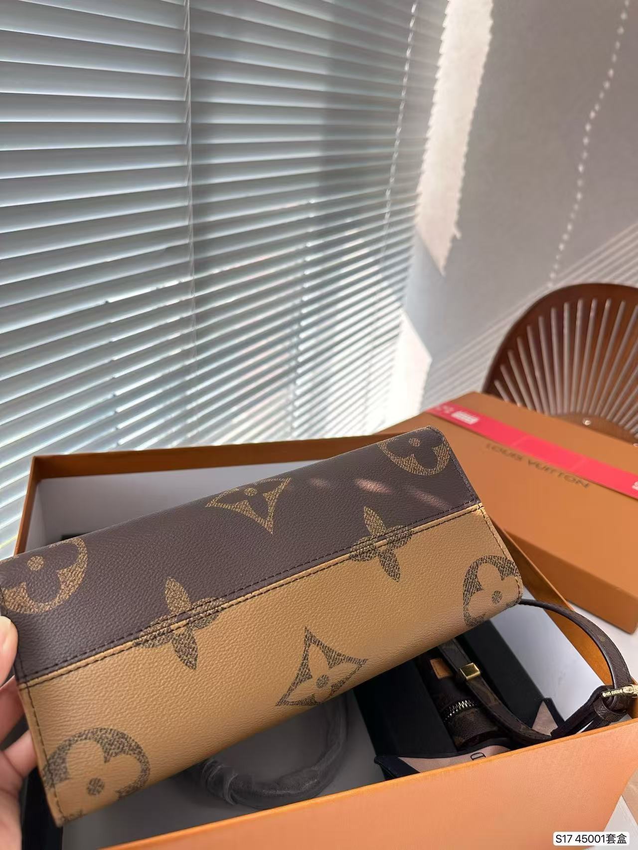 46$ LV Shoulder bag 228200 BY3535 gallery