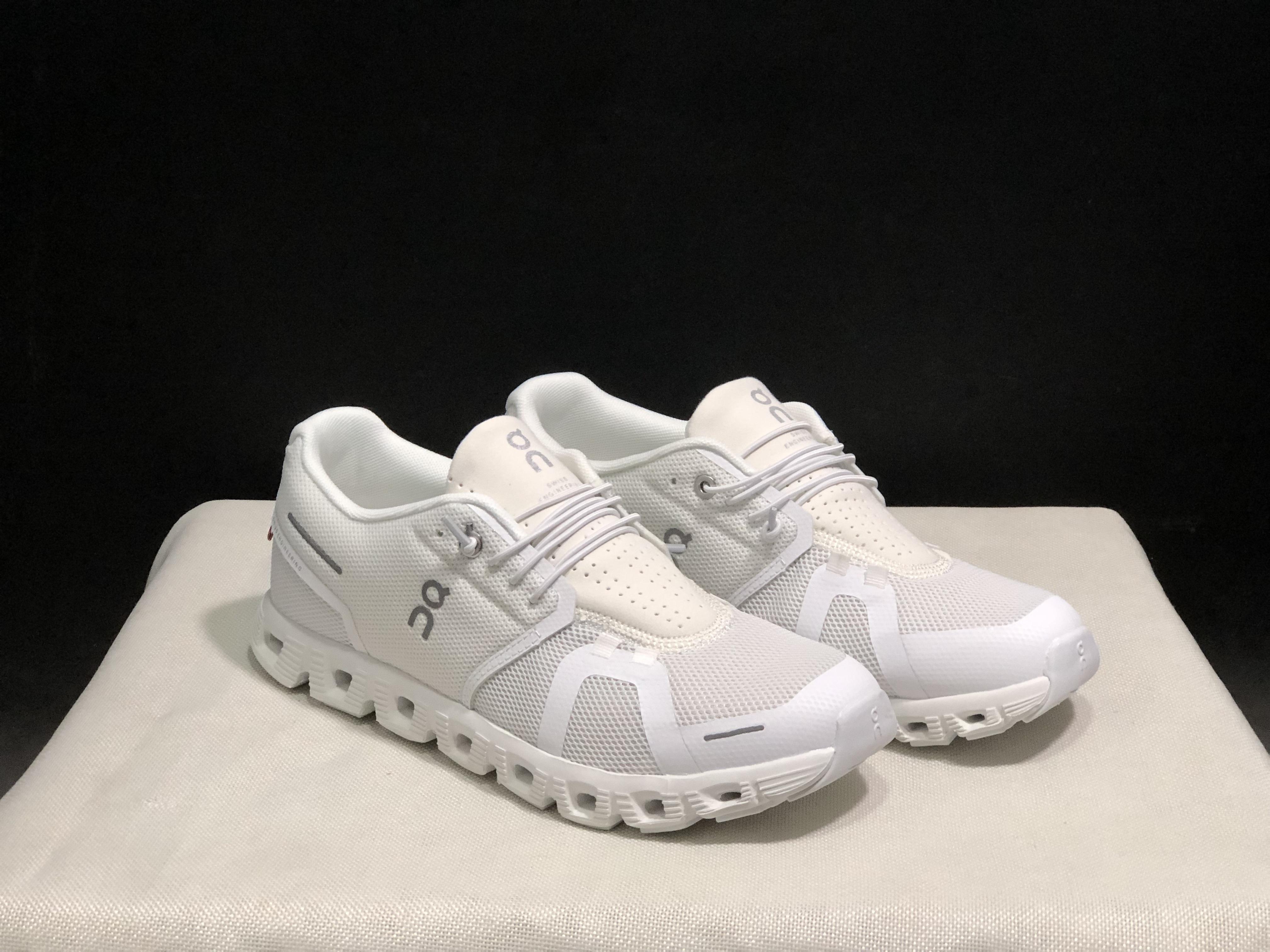 46$ On Cloud 5 2 size 36-45 CHT4 gallery